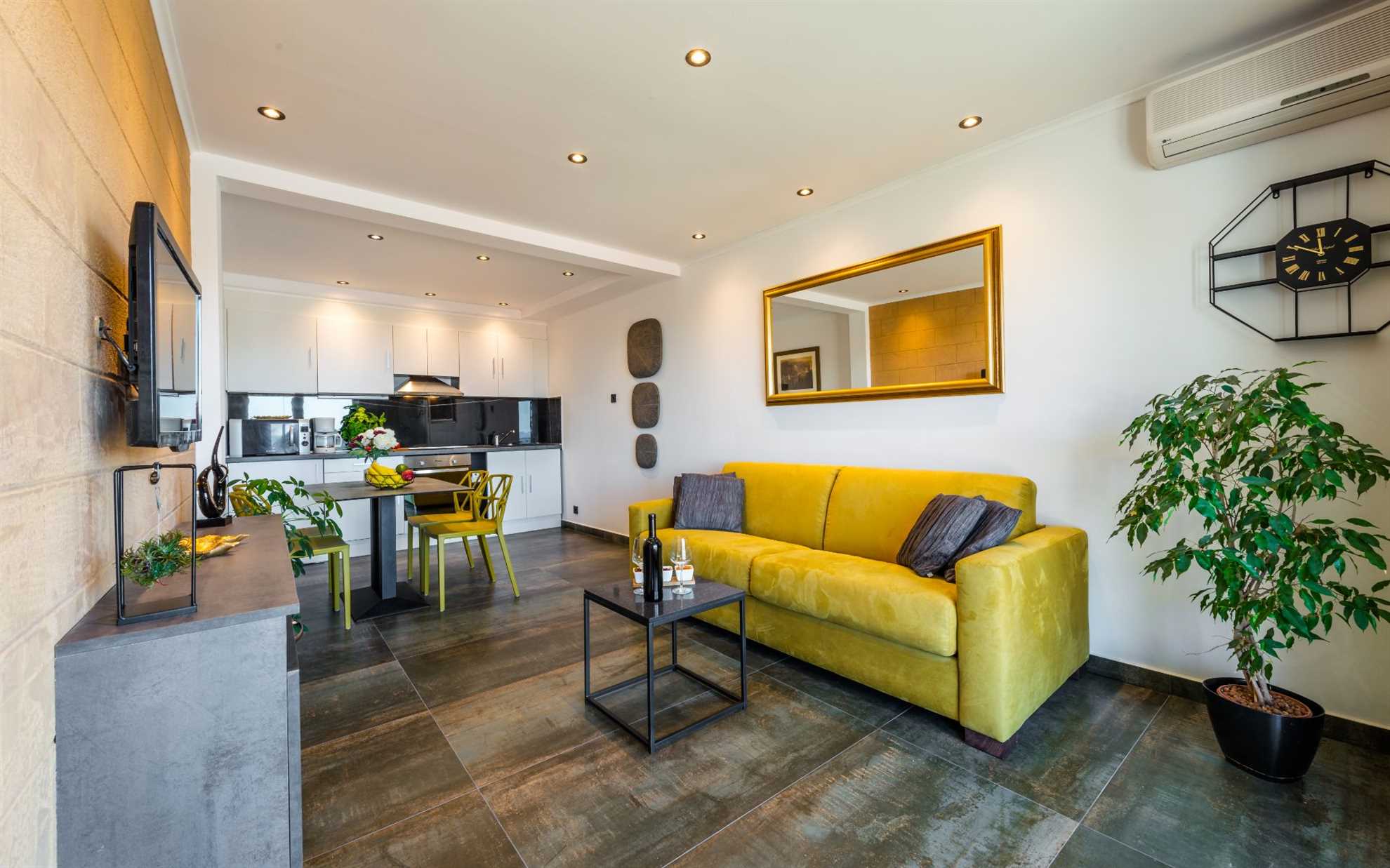 Nia Elegance | Sea View