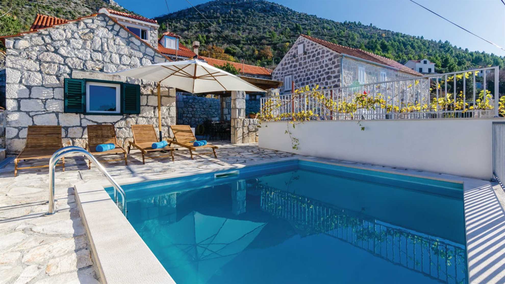 Villa Maestral | Brsecine Village