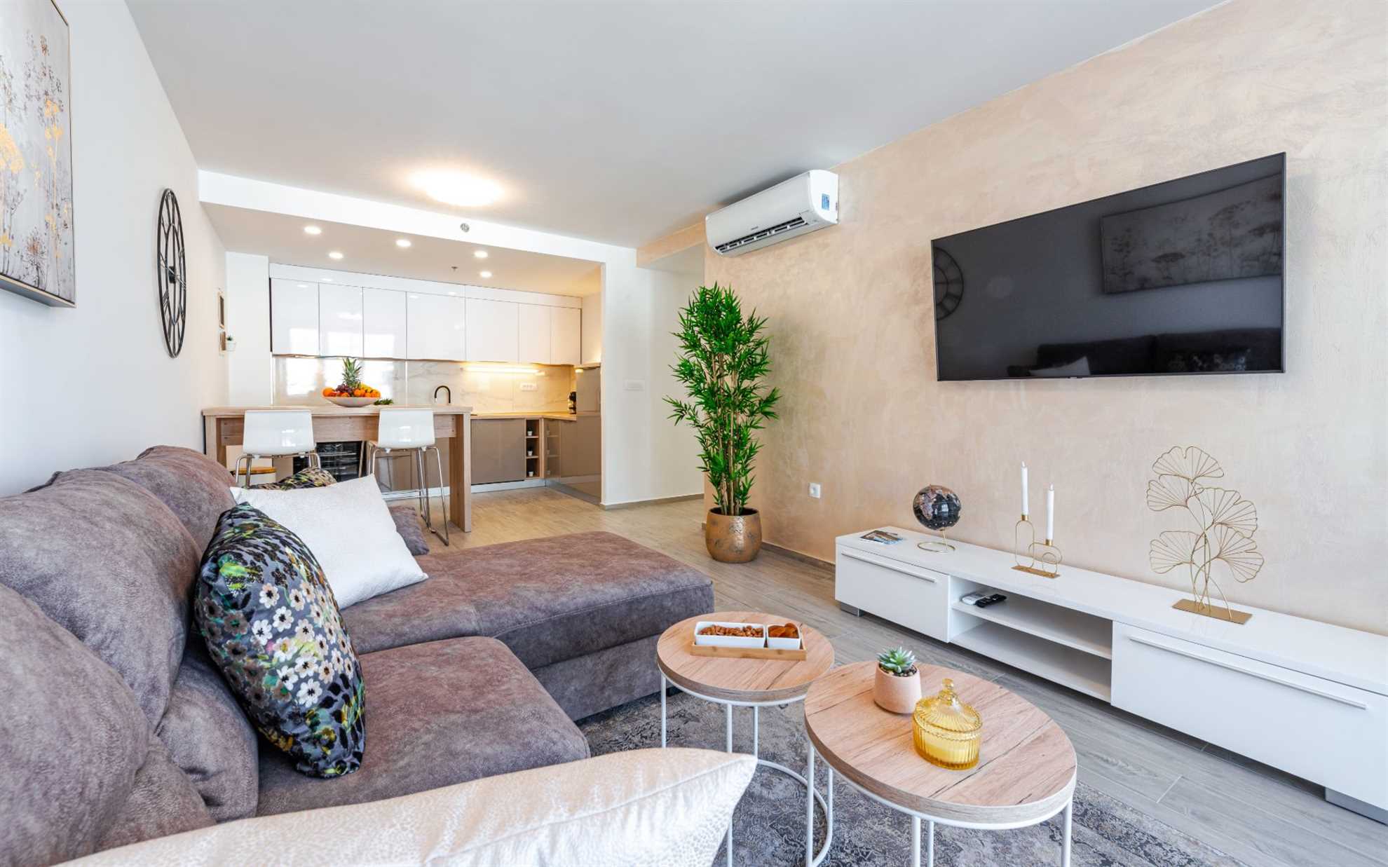 Apartment Gold