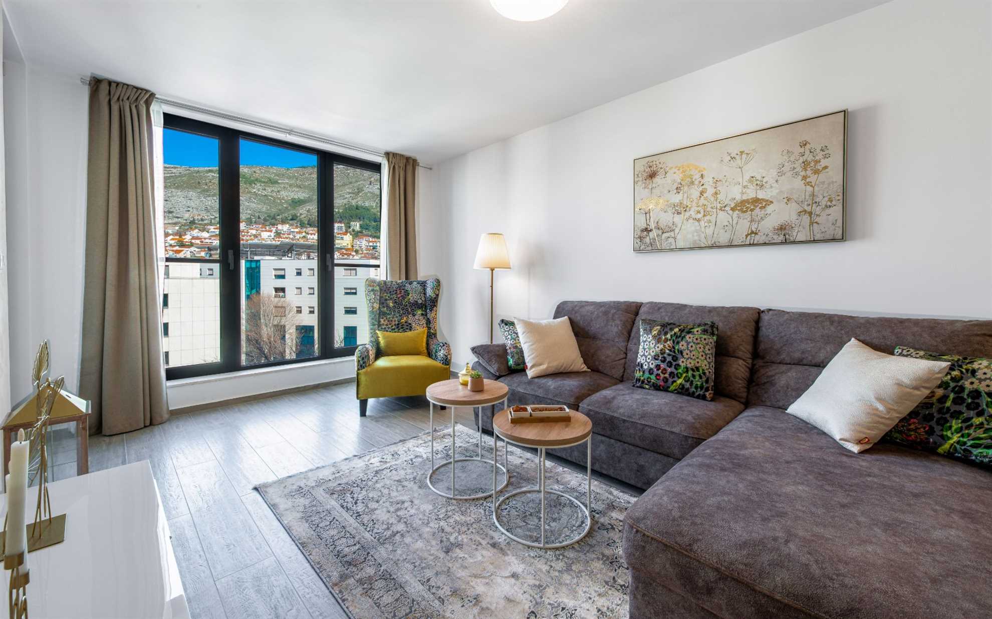 Apartment Gold