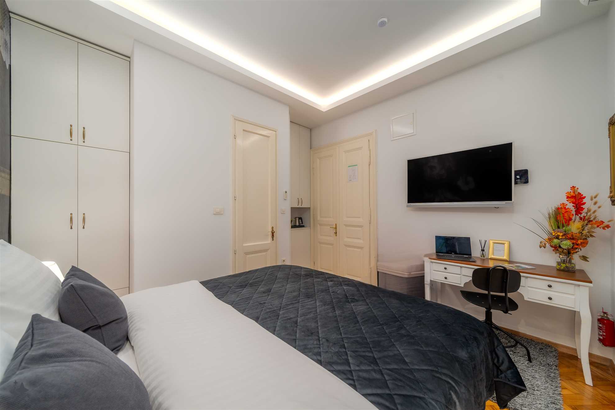 Aurelia Antik R2 ZAGREB