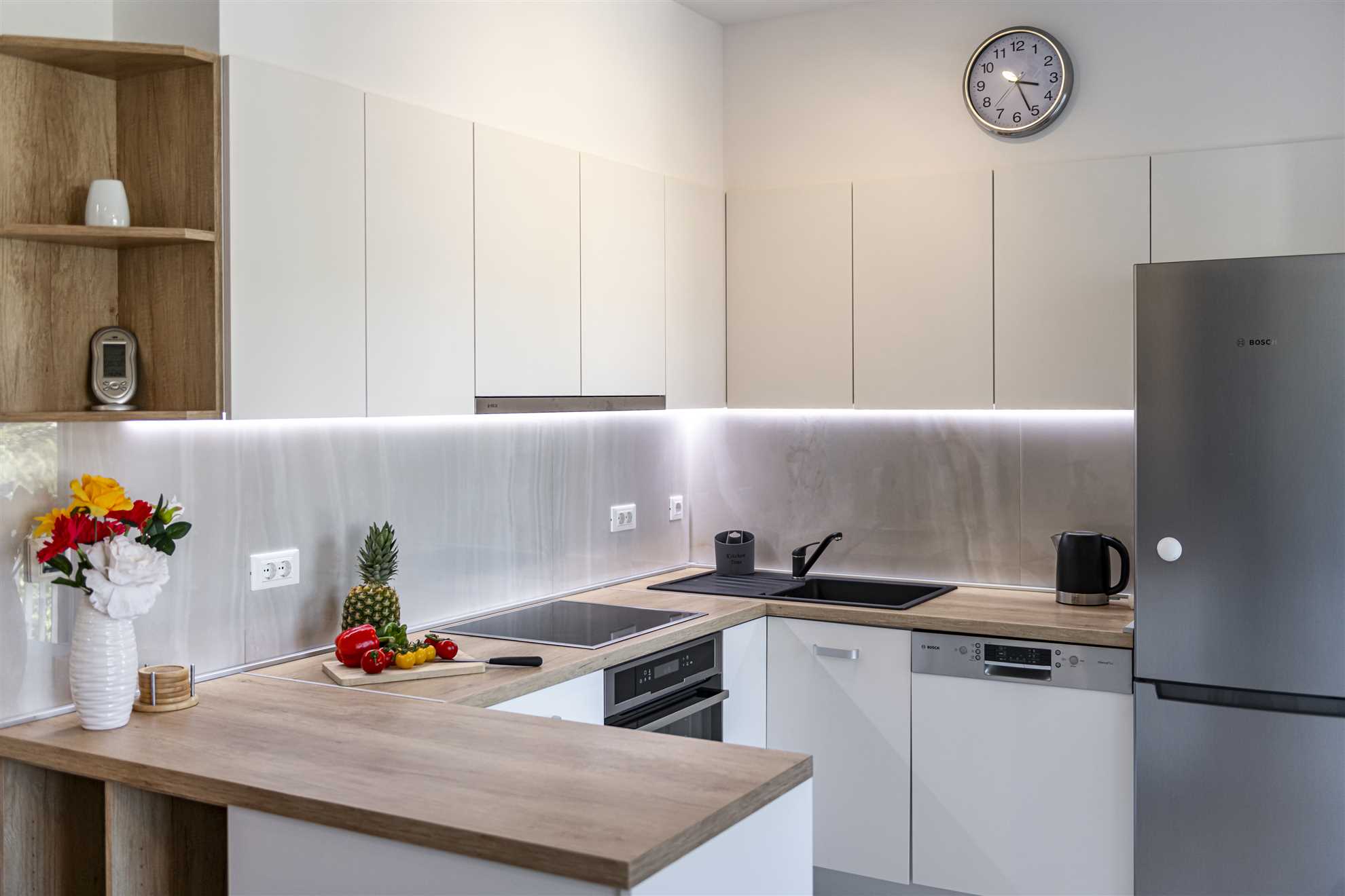 Apartment Annie | Two-bedroom Walk to Beach