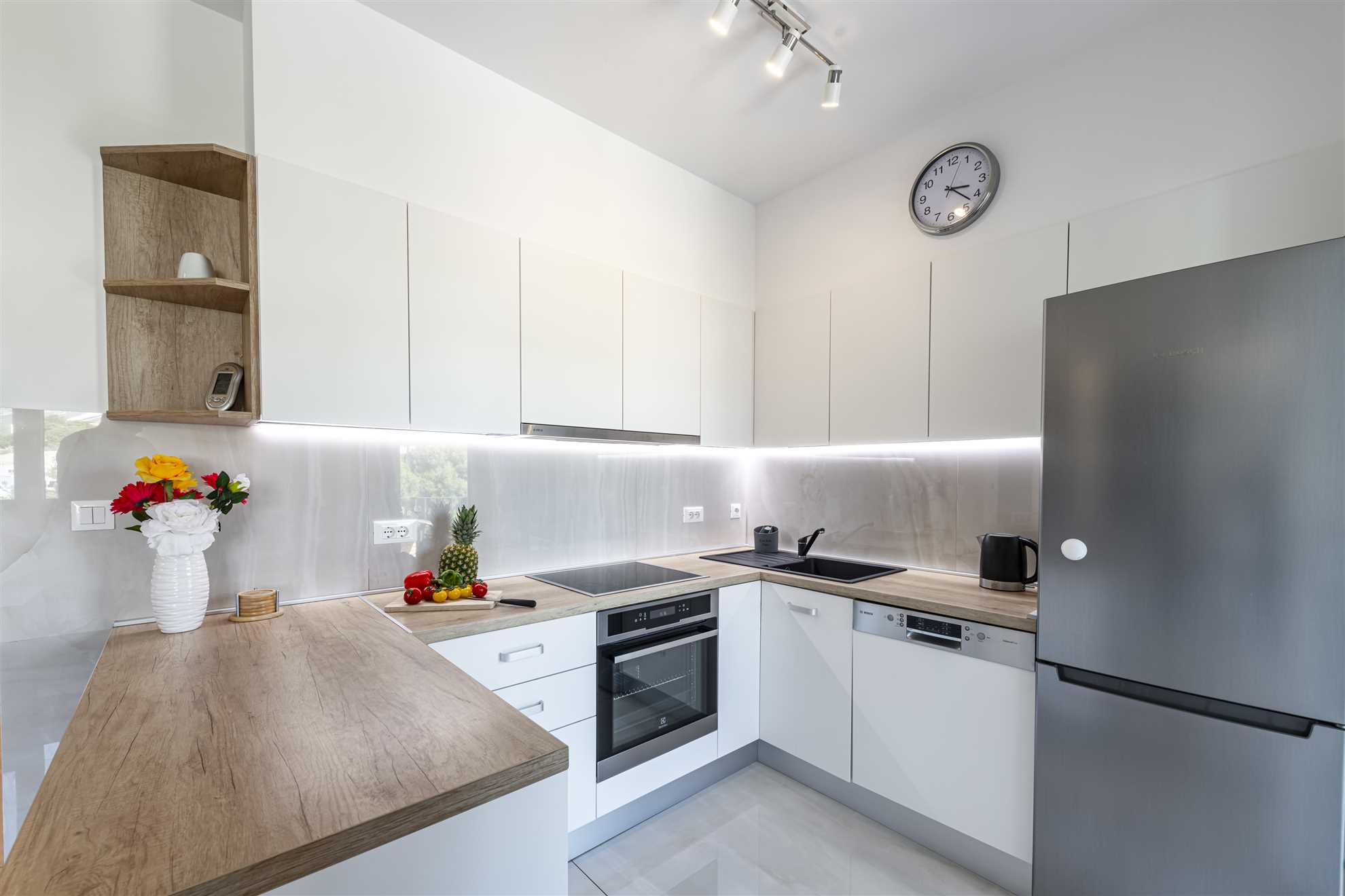 Apartment Annie | Two-bedroom Walk to Beach