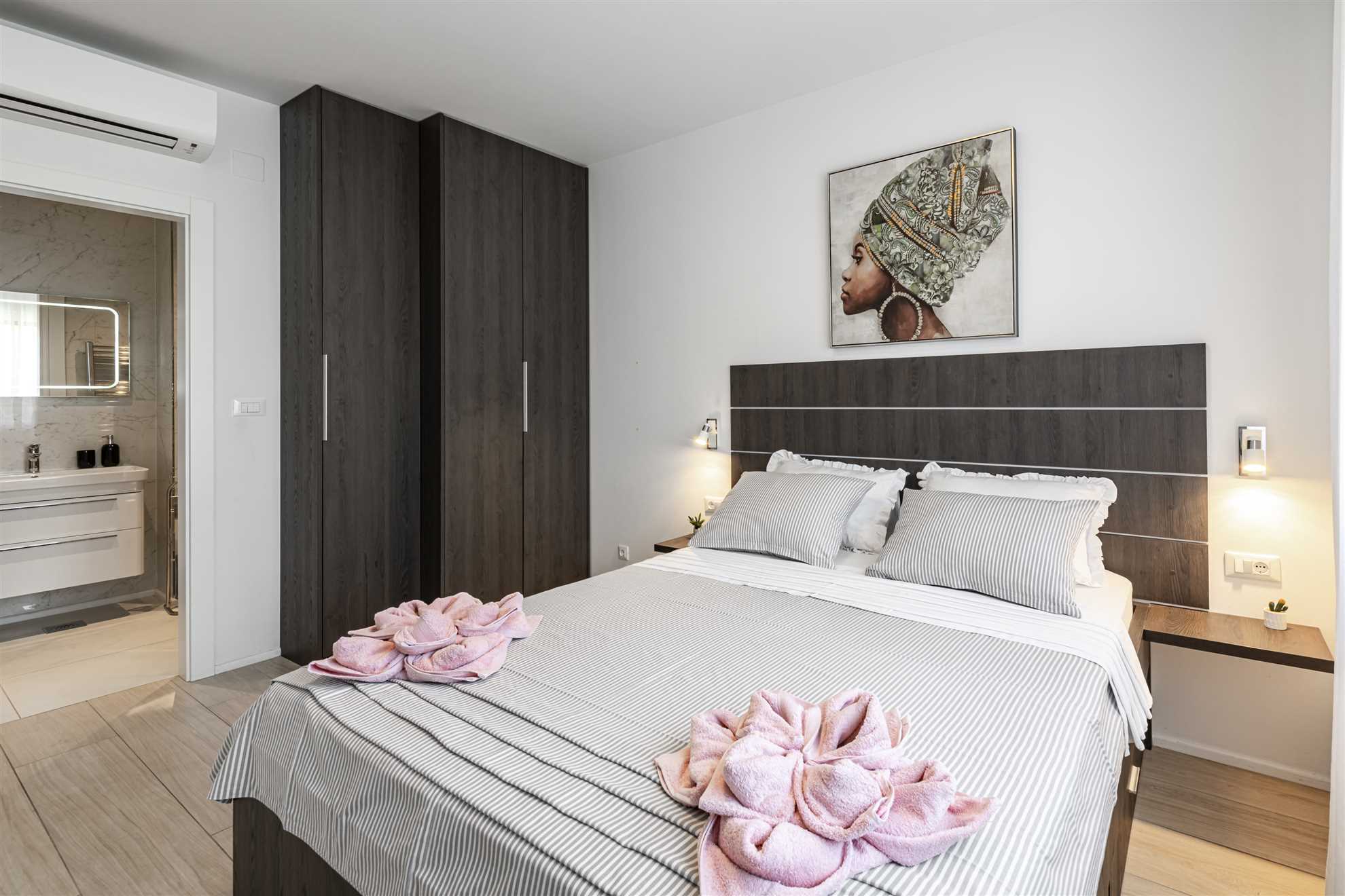 Apartment Annie | Two-bedroom Walk to Beach