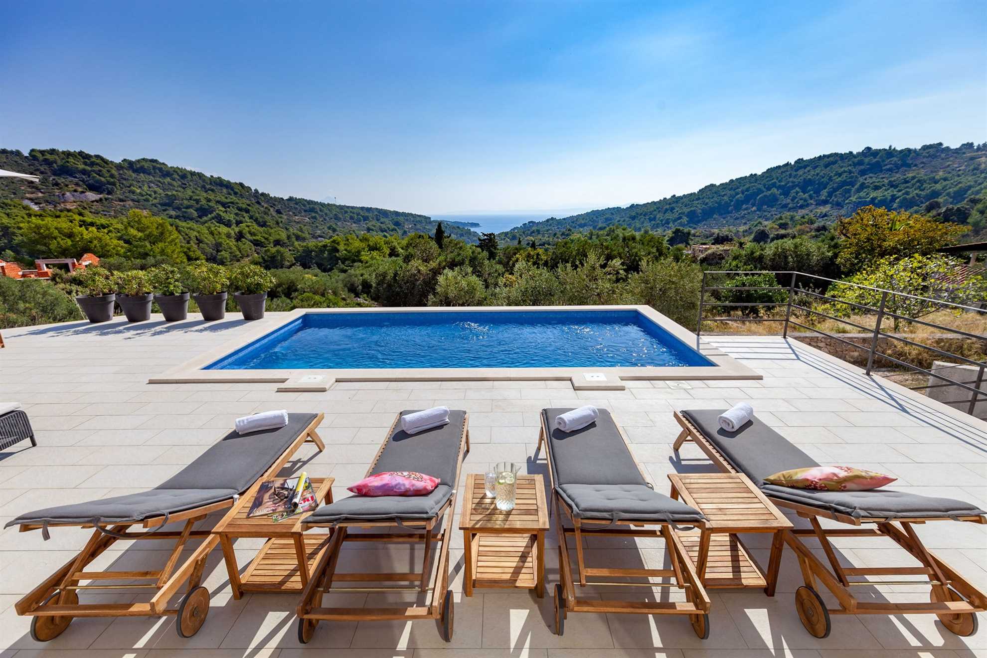 Villa Andora, Modern Villa in Selca