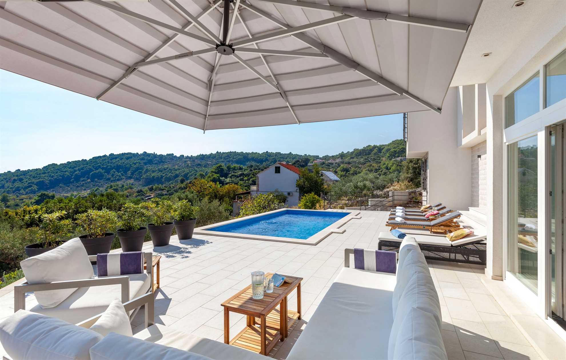 Villa Andora, Modern Villa in Selca