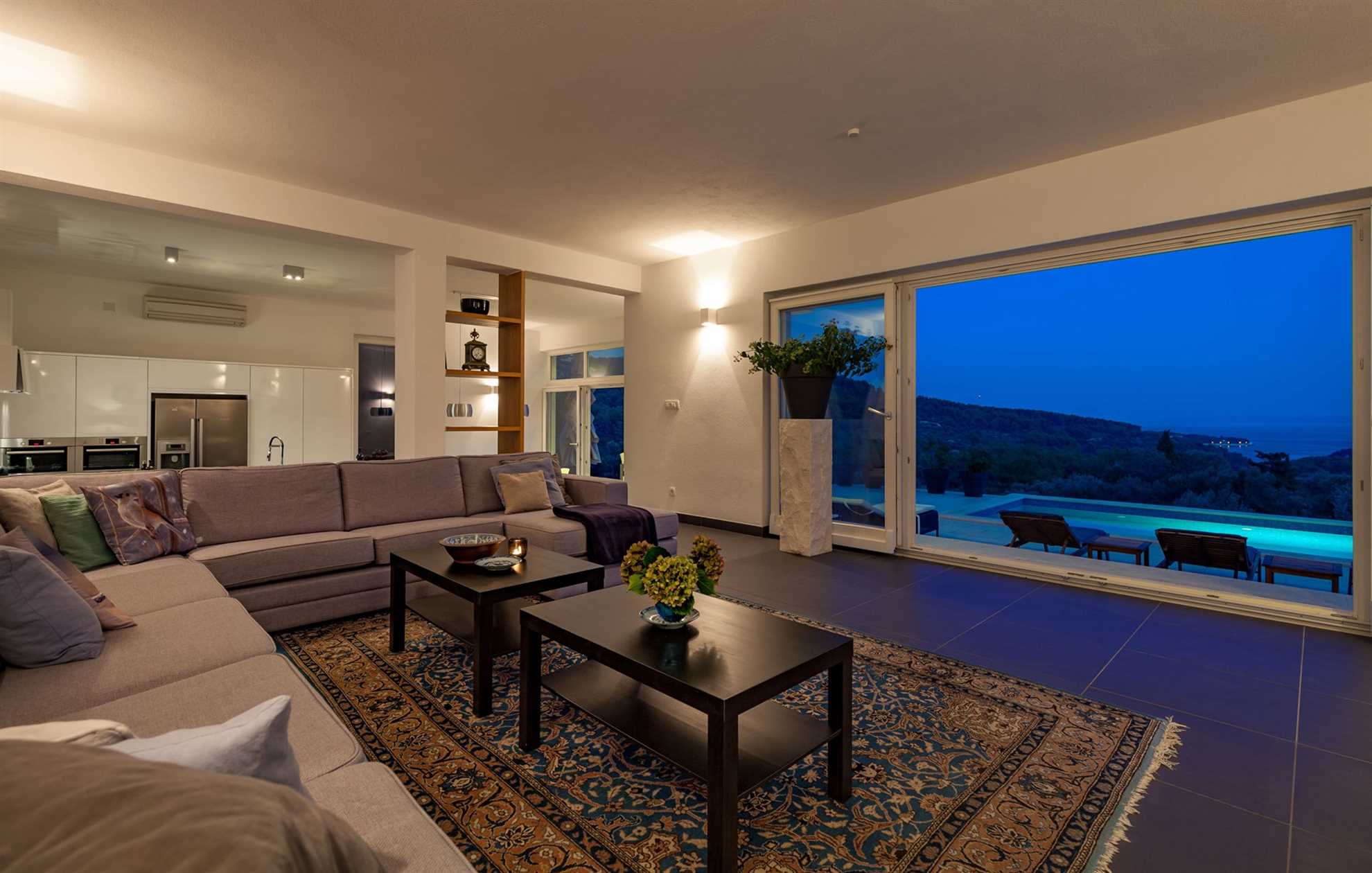 Villa Andora, Modern Villa in Selca