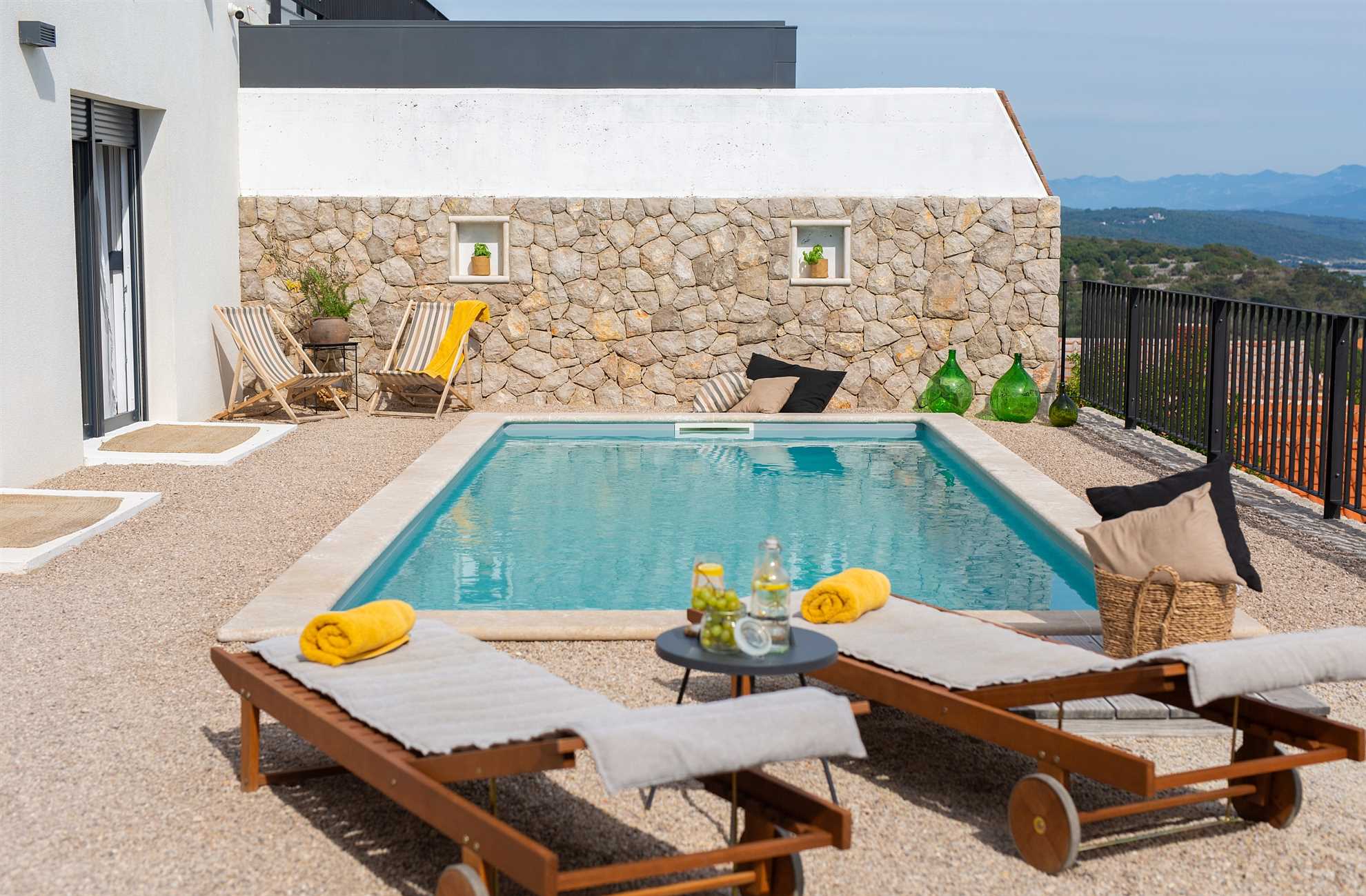 Villa Kucha 26b z bazenom in s čudovitim pogledom na morje