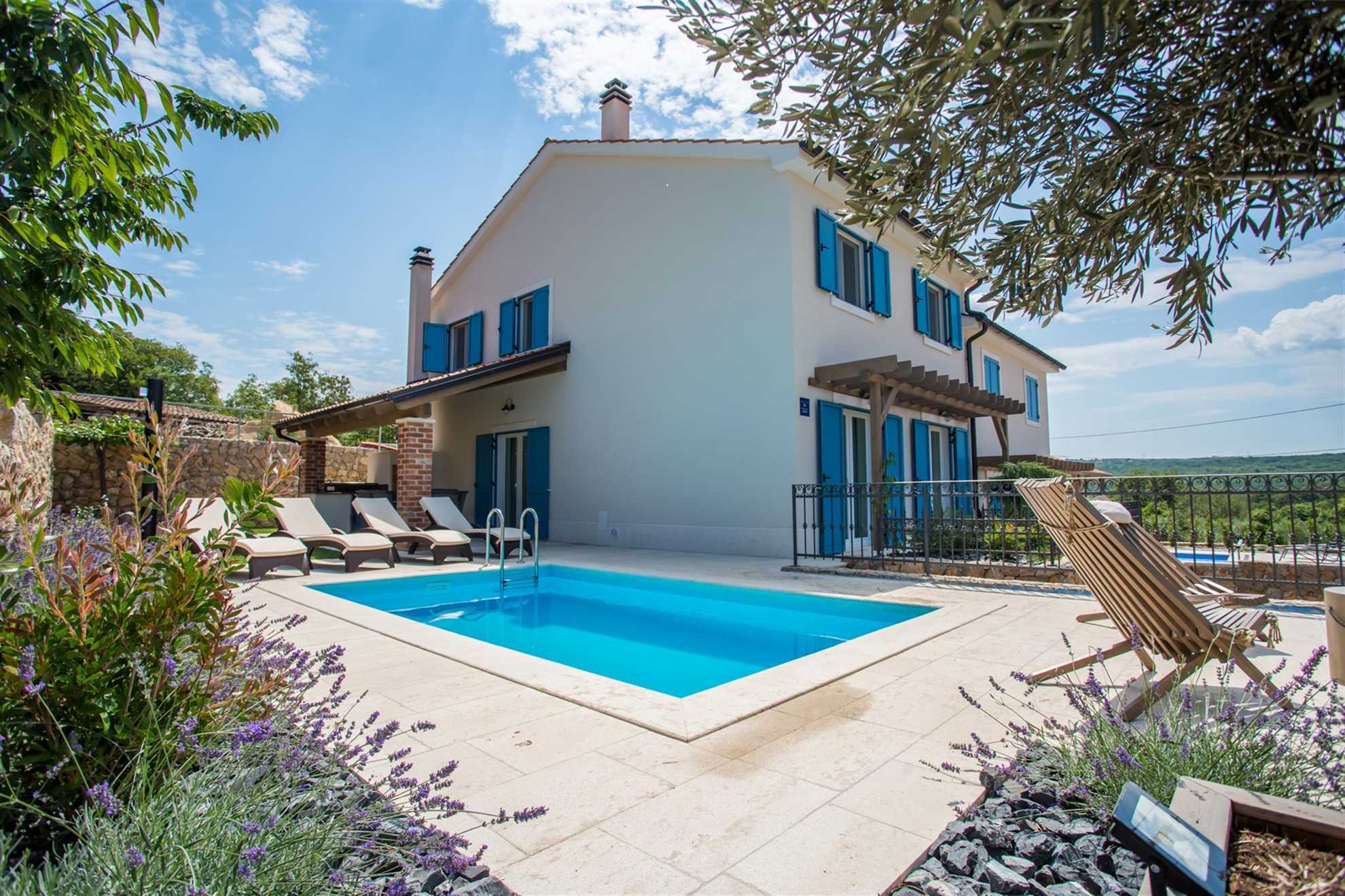 Villa Tana z bazenom, zunanjo kuhinjo, BBQ & SUP