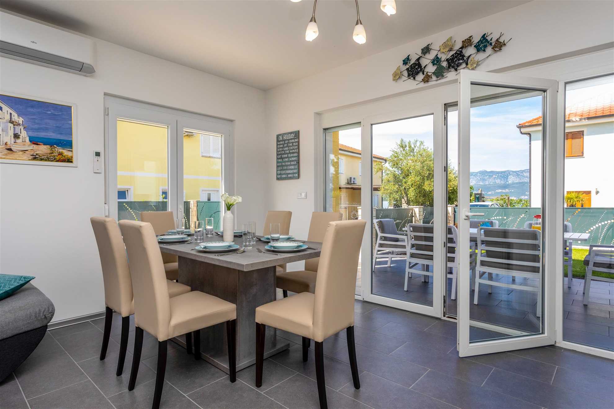 Villa Oasis with swimming pool, Seaview, outdoor kitchen, SUP, kayak and bikes