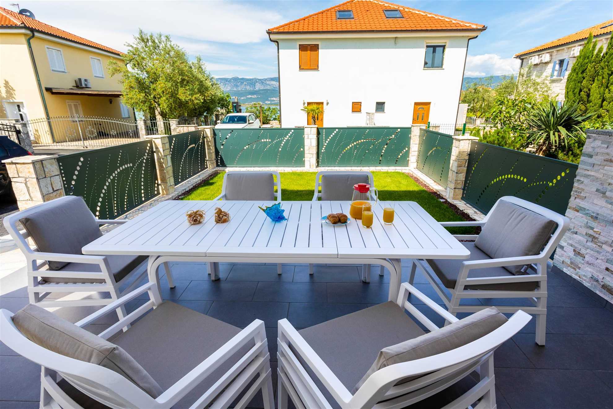 Villa Oasis with swimming pool, Seaview, outdoor kitchen, SUP, kayak and bikes
