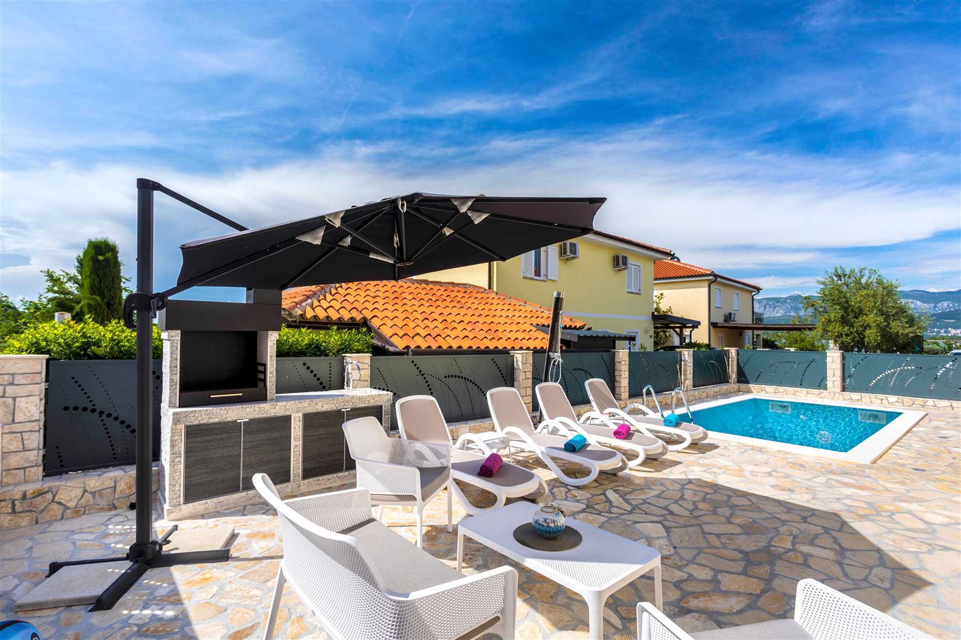 Villa Oasis with swimming pool, Seaview, outdoor kitchen, SUP, kayak and bikes