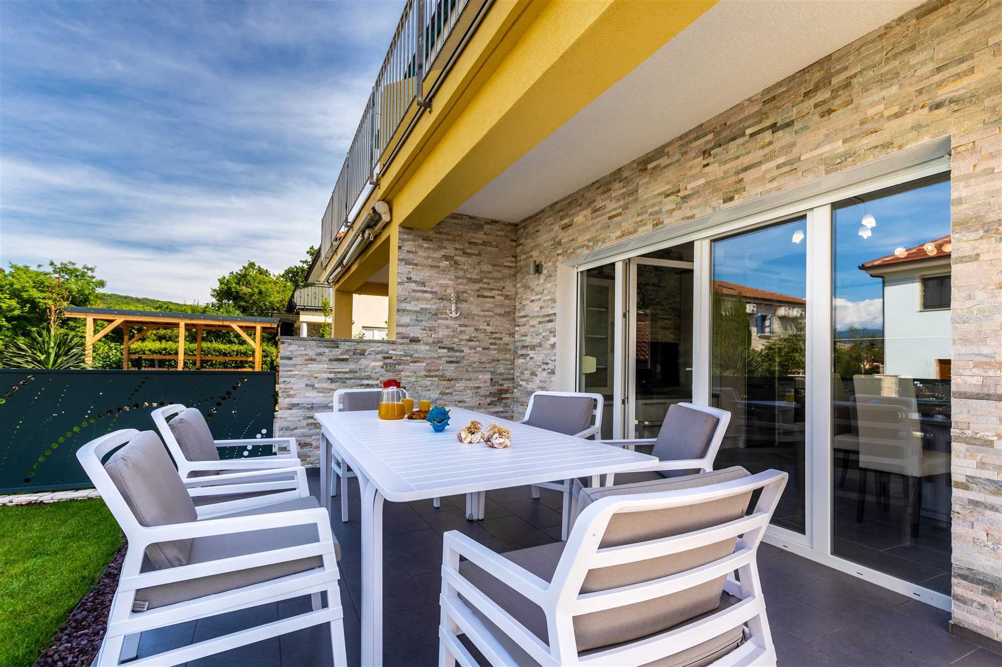Villa Oasis with swimming pool, Seaview, outdoor kitchen, SUP, kayak and bikes