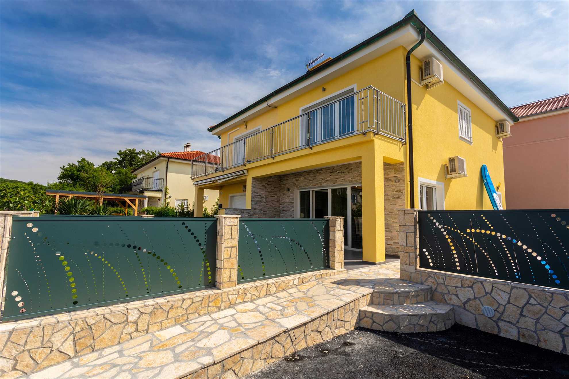 Villa Oasis with swimming pool, Seaview, outdoor kitchen, SUP, kayak and bikes