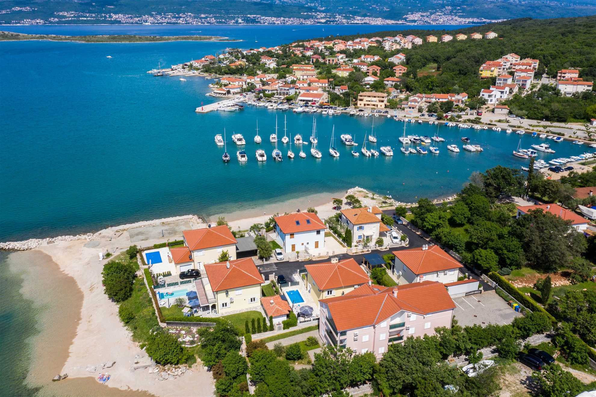 Villa Oasis with swimming pool, Seaview, outdoor kitchen, SUP, kayak and bikes