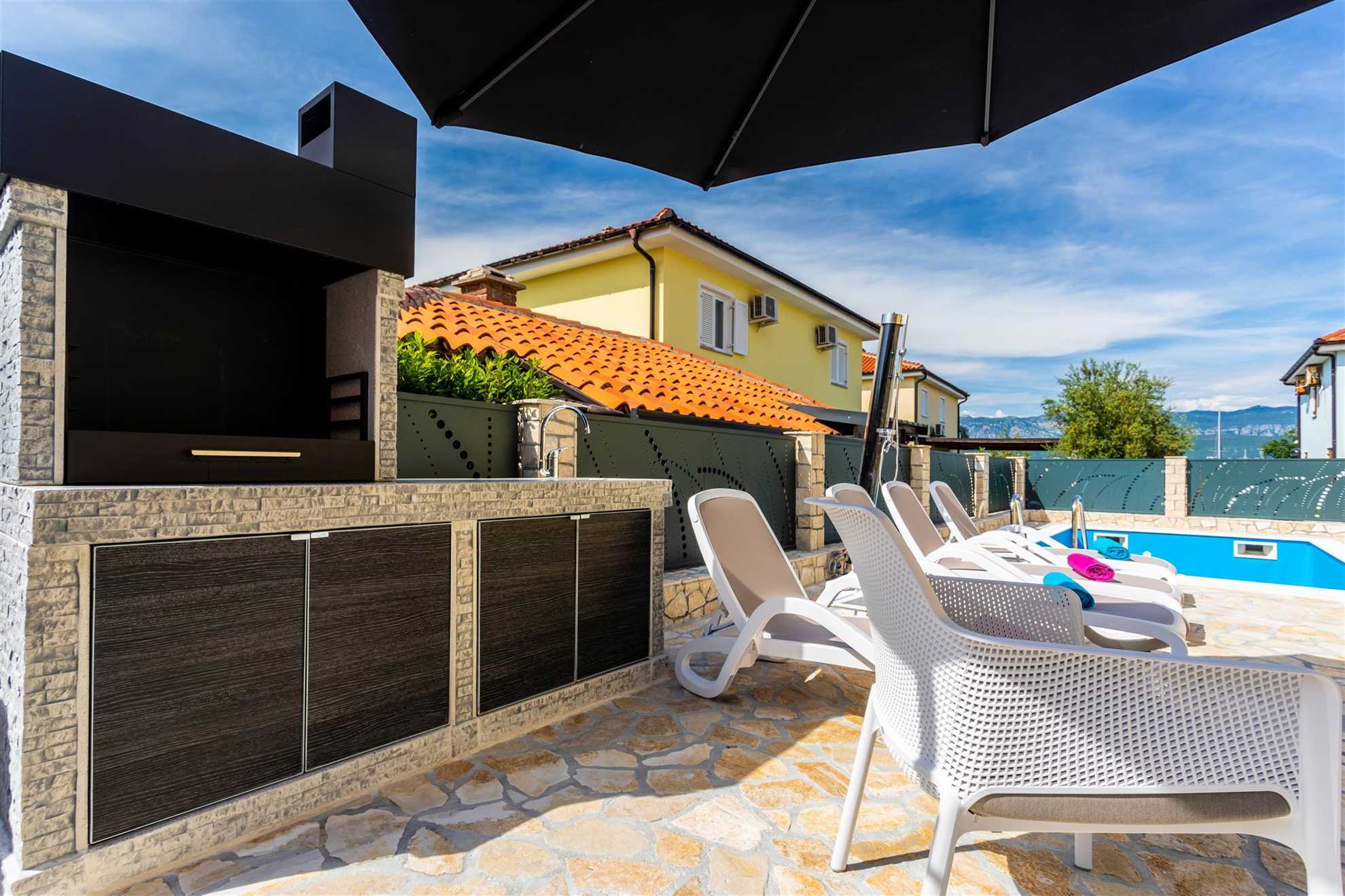 Villa Oasis with swimming pool, Seaview, outdoor kitchen, SUP, kayak and bikes