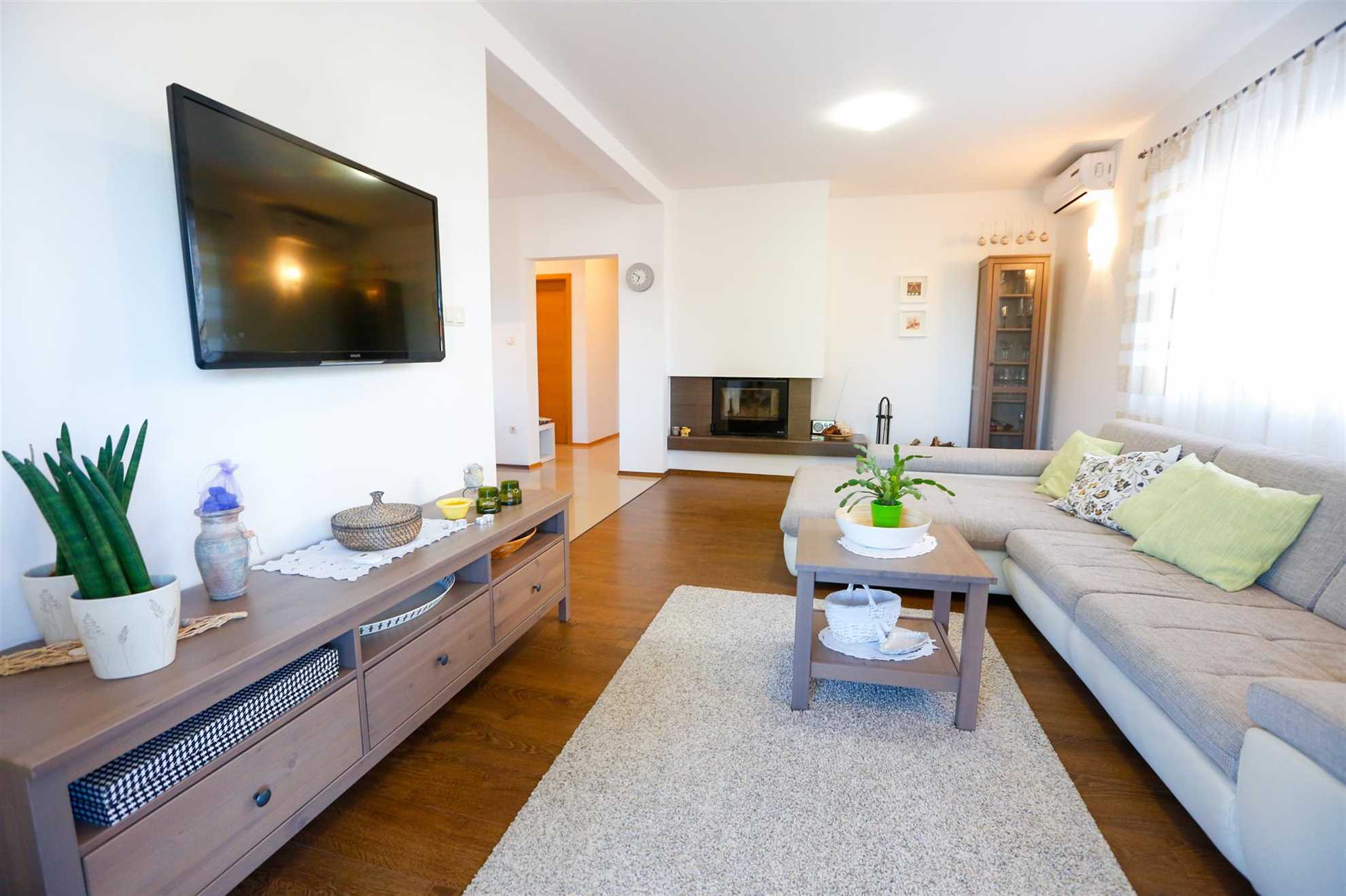 Villa Lavender's Breeze z ogrevanim bazenom, jacuzzijem & kolesi