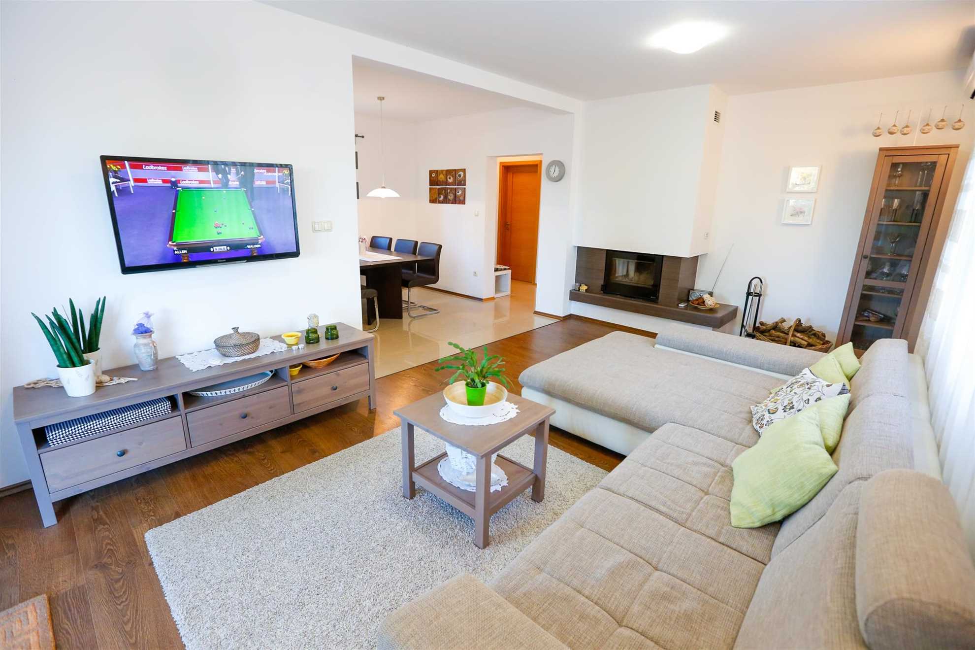 Villa Lavender's Breeze z ogrevanim bazenom, jacuzzijem & kolesi