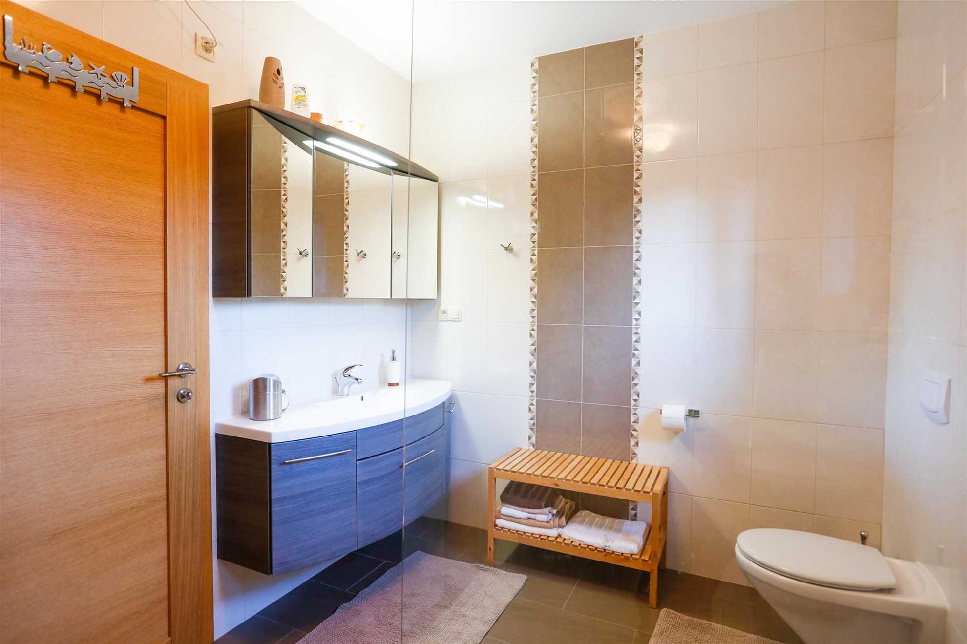 Villa Lavender's Breeze z ogrevanim bazenom, jacuzzijem & kolesi