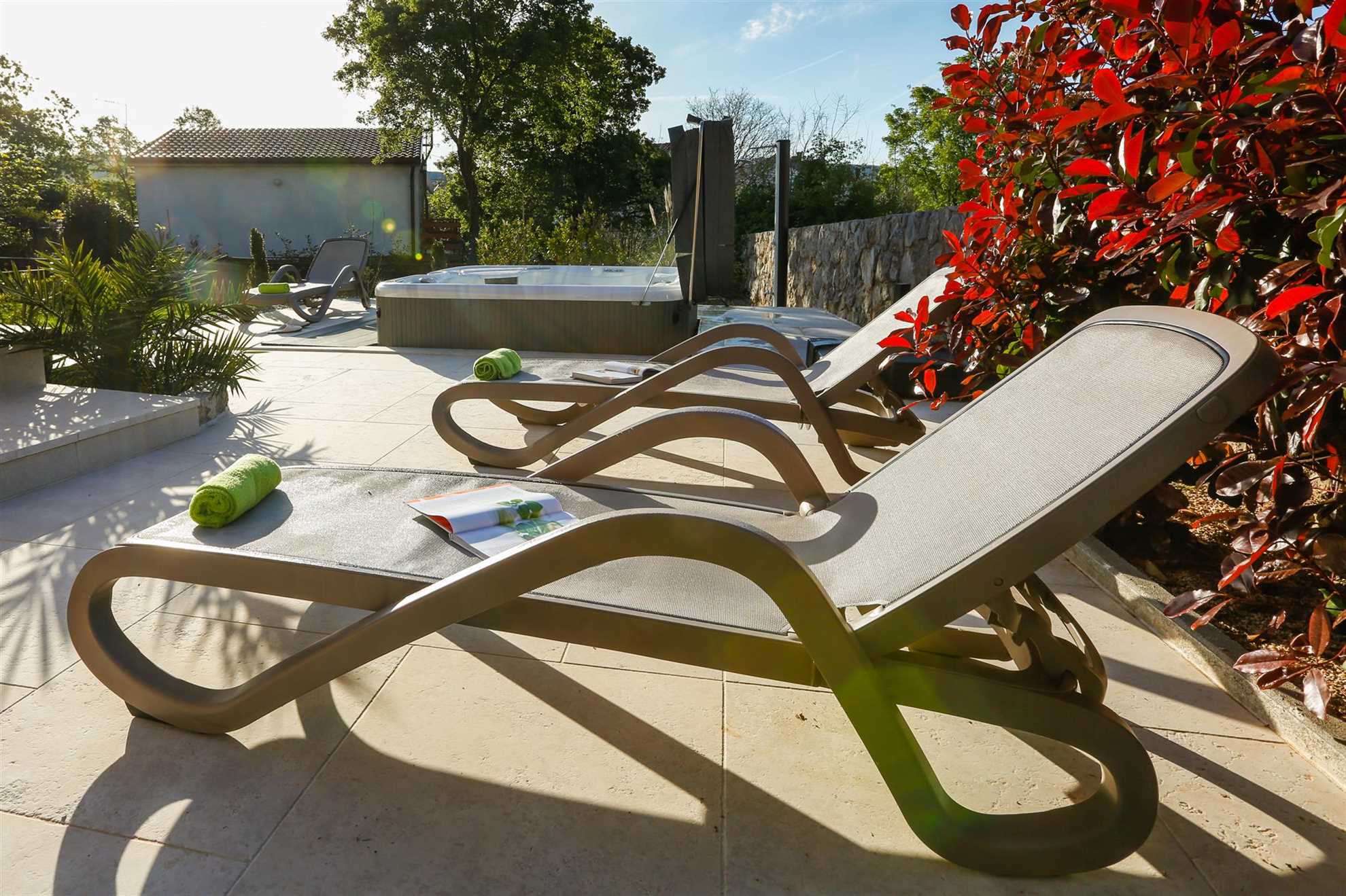 Villa Lavender's Breeze z ogrevanim bazenom, jacuzzijem & kolesi