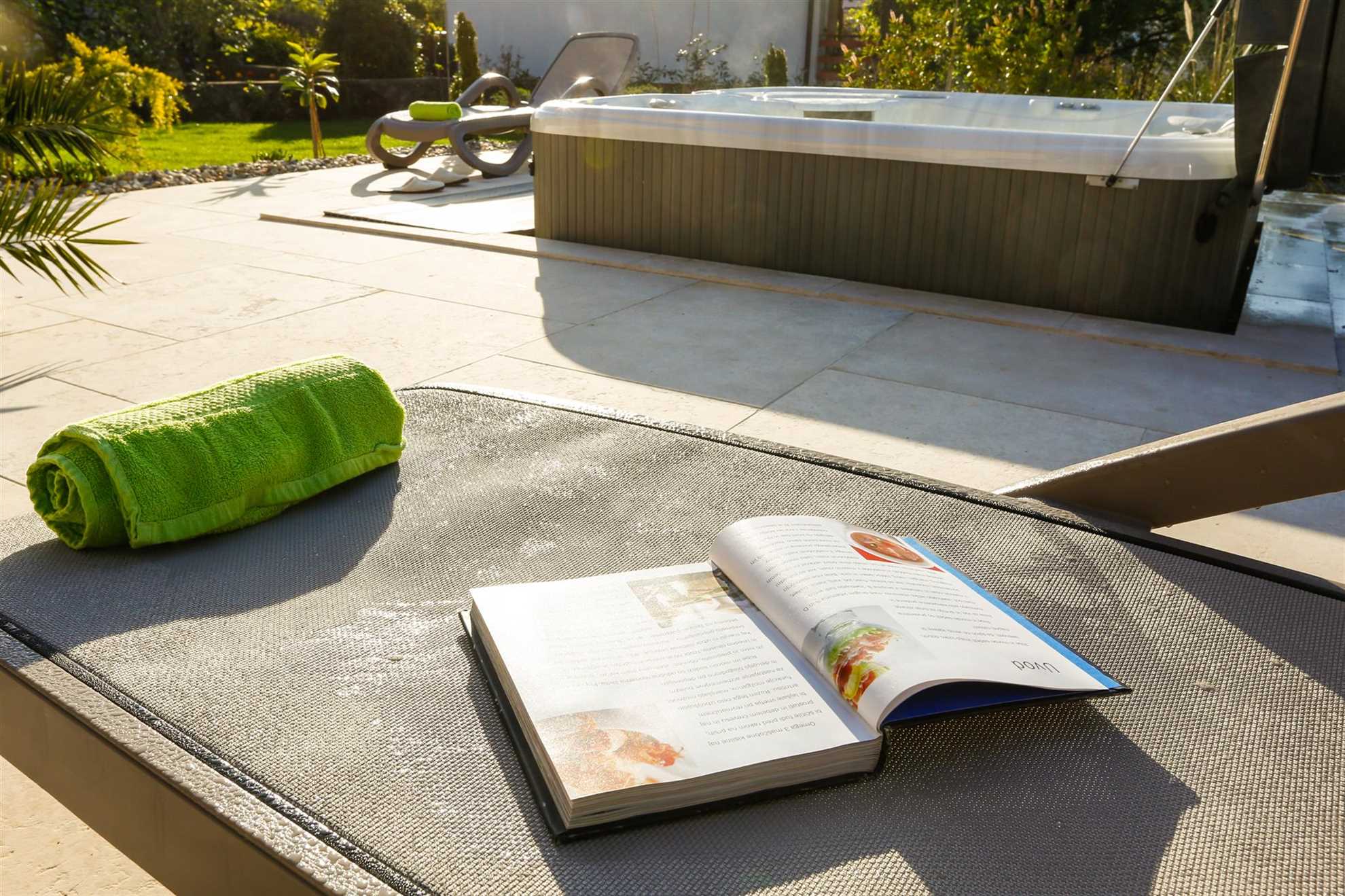Villa Lavender's Breeze z ogrevanim bazenom, jacuzzijem & kolesi