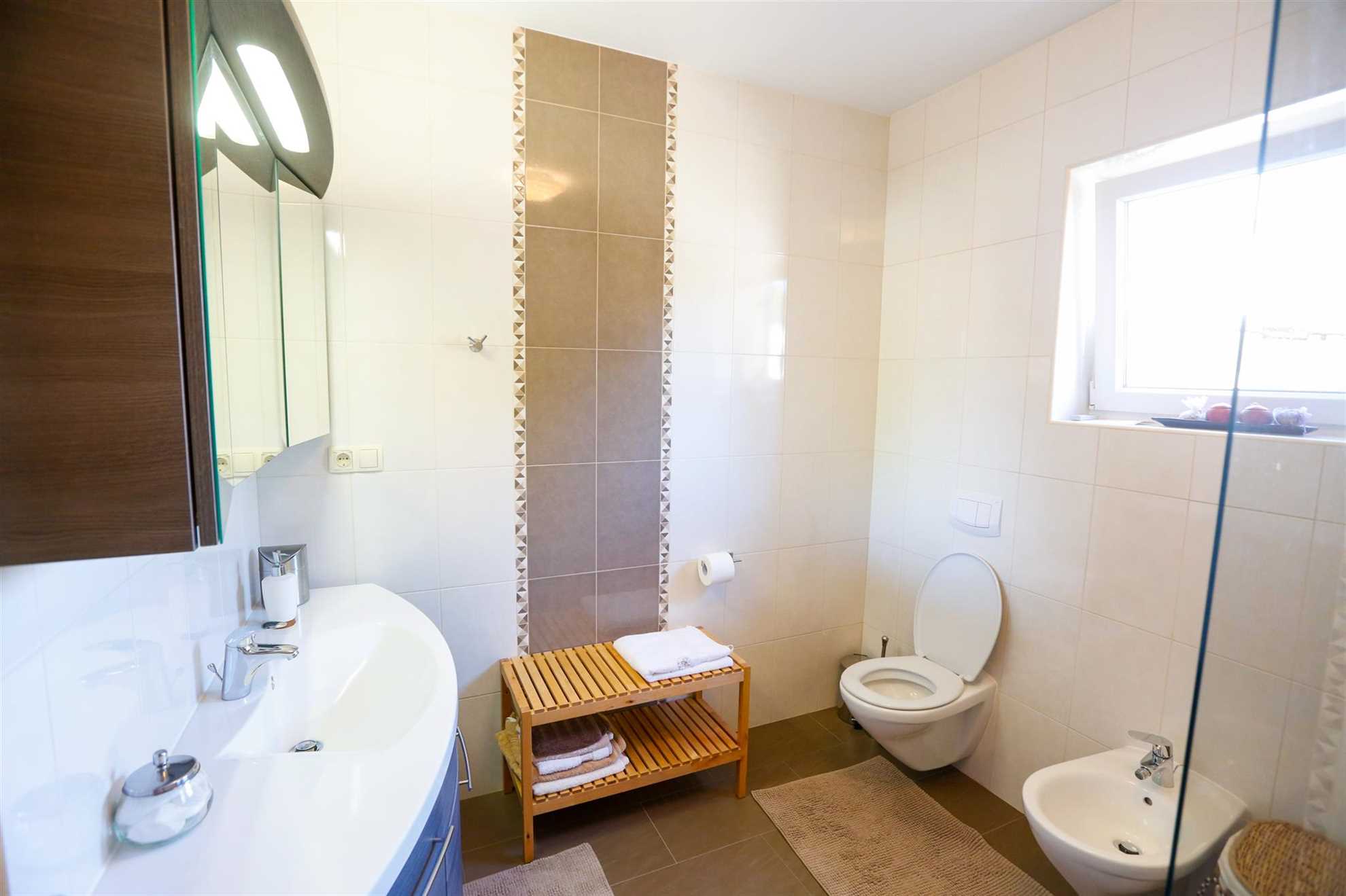 Villa Lavender's Breeze z ogrevanim bazenom, jacuzzijem & kolesi