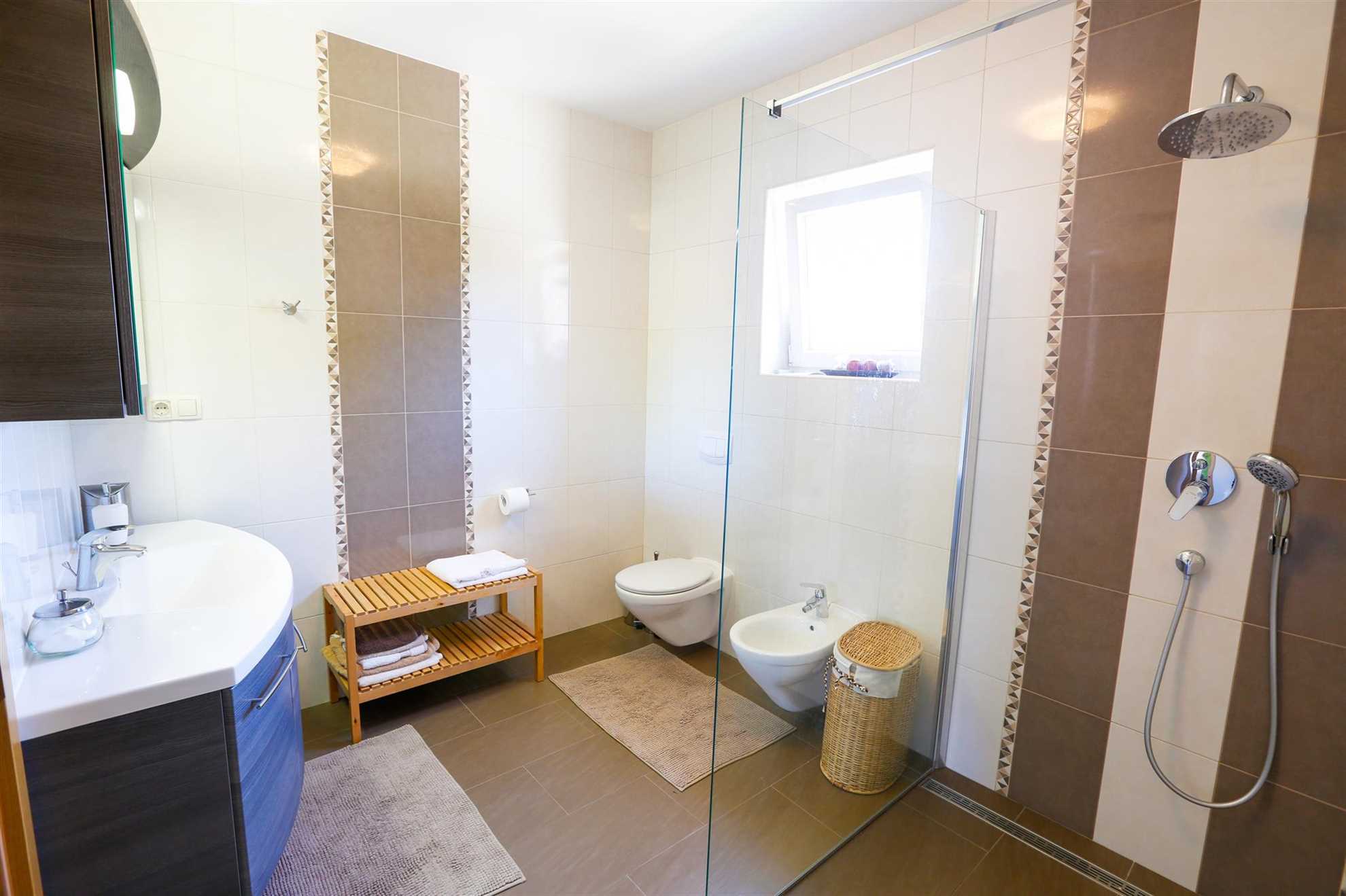 Villa Lavender's Breeze z ogrevanim bazenom, jacuzzijem & kolesi