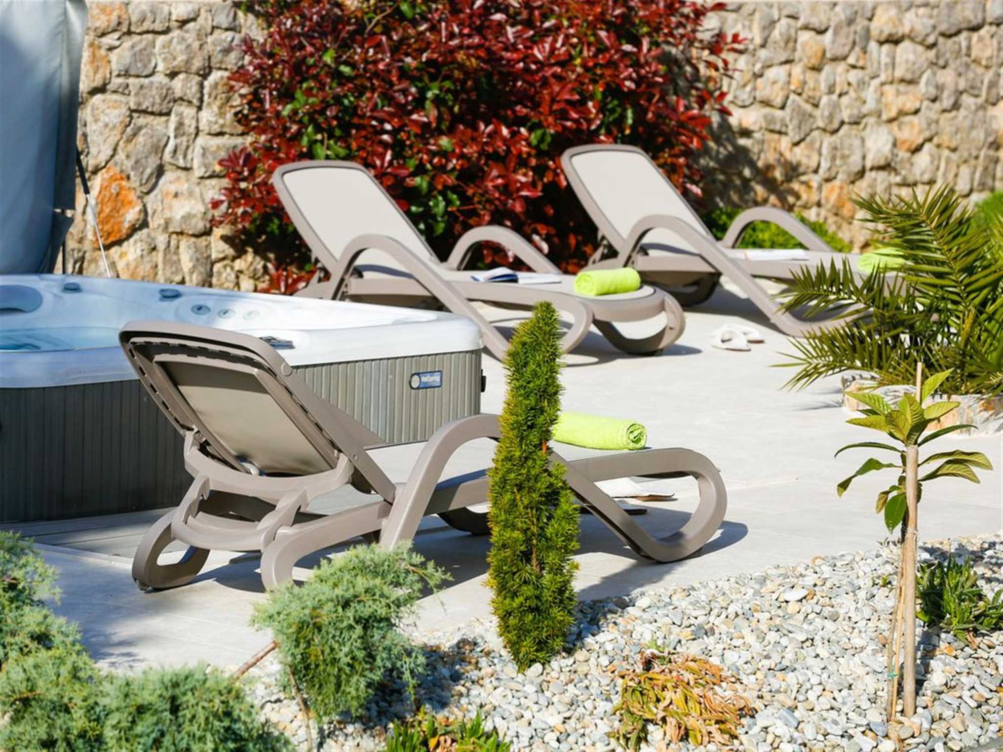 Villa Lavender's Breeze z ogrevanim bazenom, jacuzzijem & kolesi