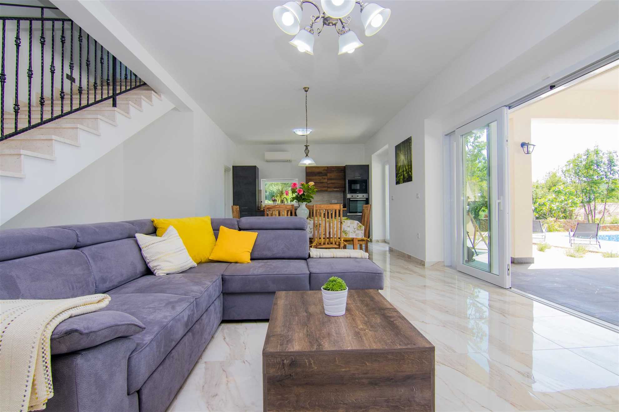 Villa Cedar with large swimming pool and summer kitchen