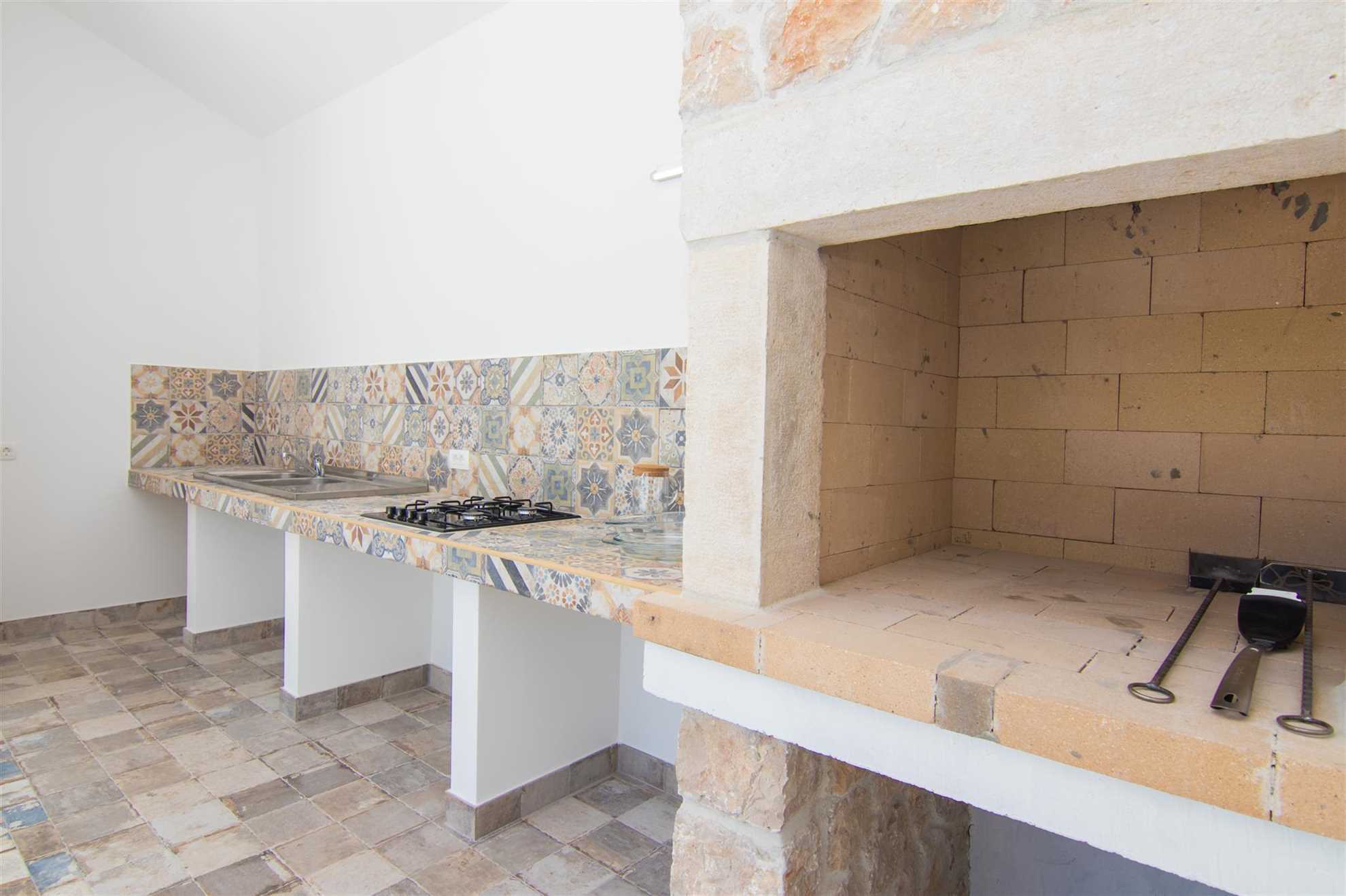 Villa Cedar with large swimming pool and summer kitchen