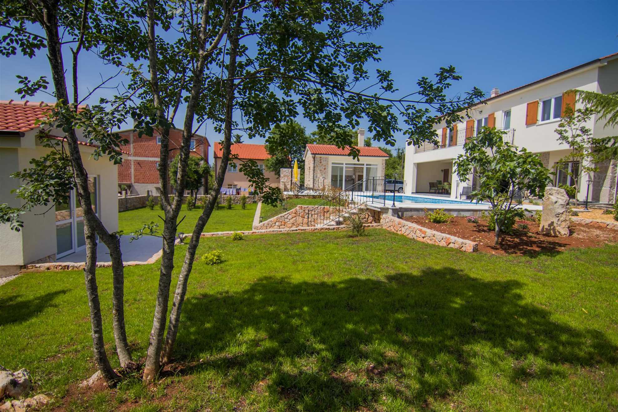 Villa Cedar with large swimming pool and summer kitchen