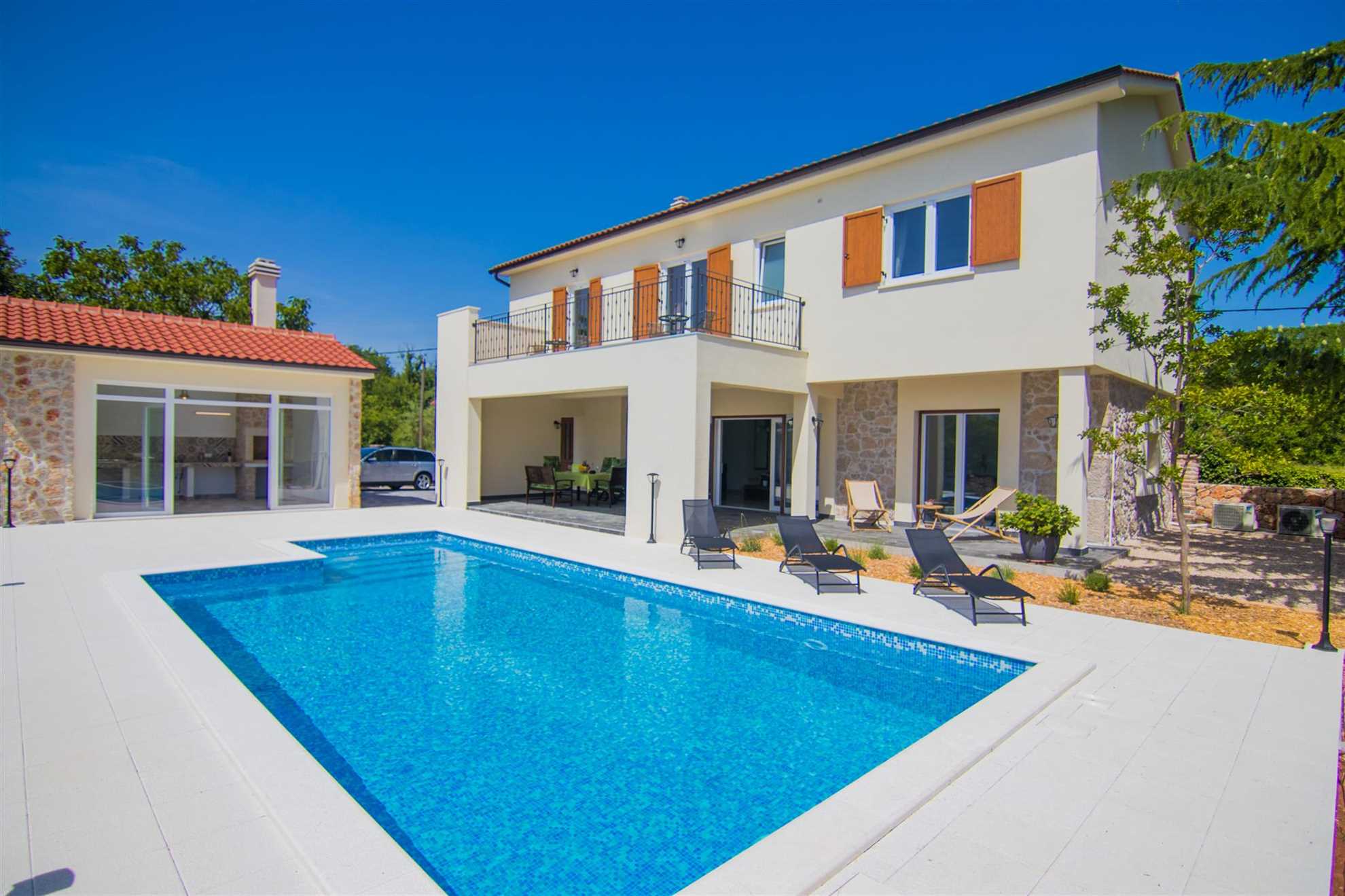 Villa Cedar with large swimming pool and summer kitchen
