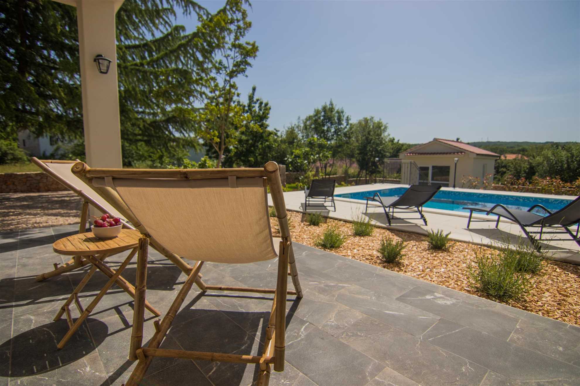 Villa Cedar with large swimming pool and summer kitchen
