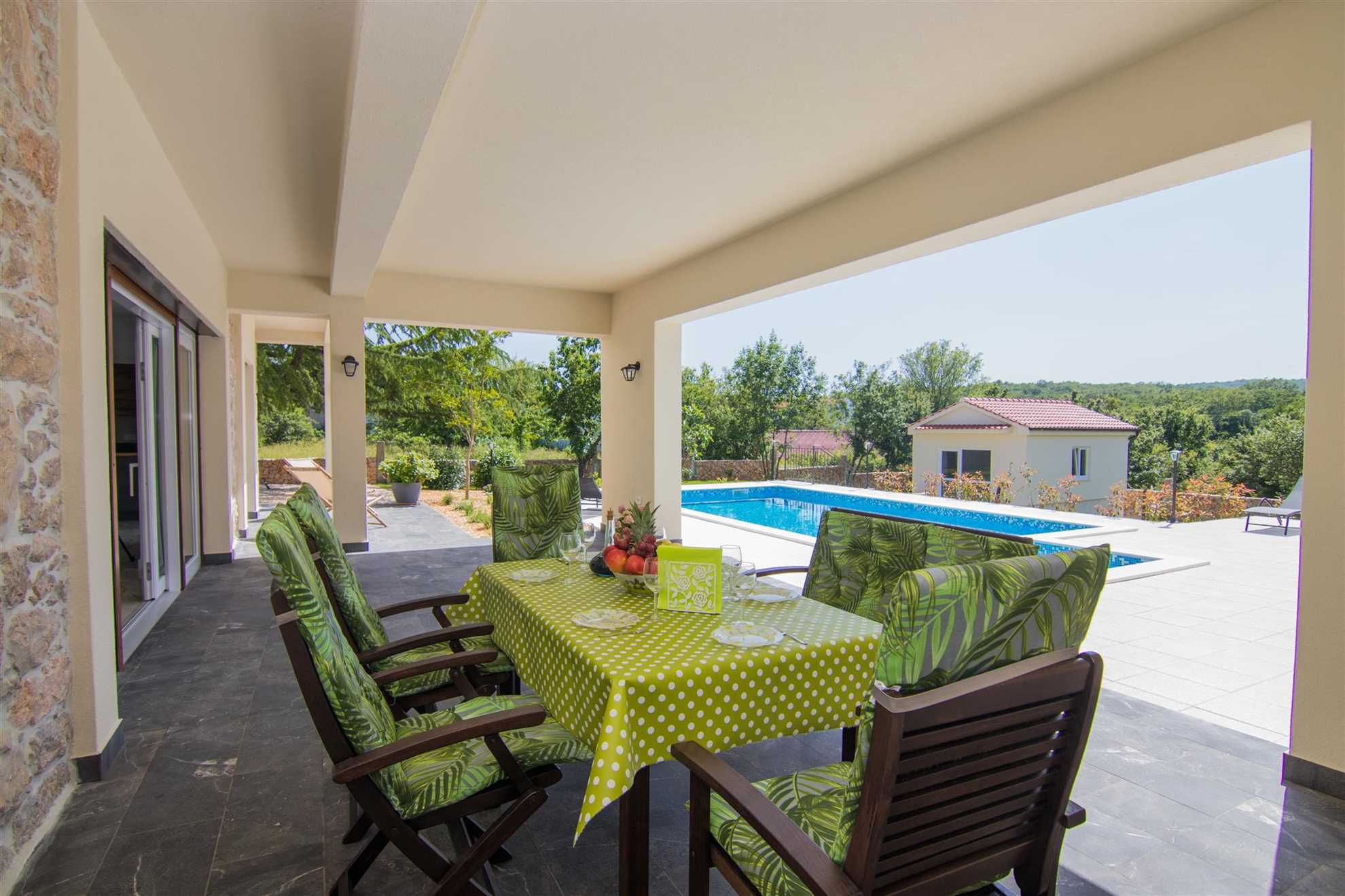 Villa Cedar with large swimming pool and summer kitchen