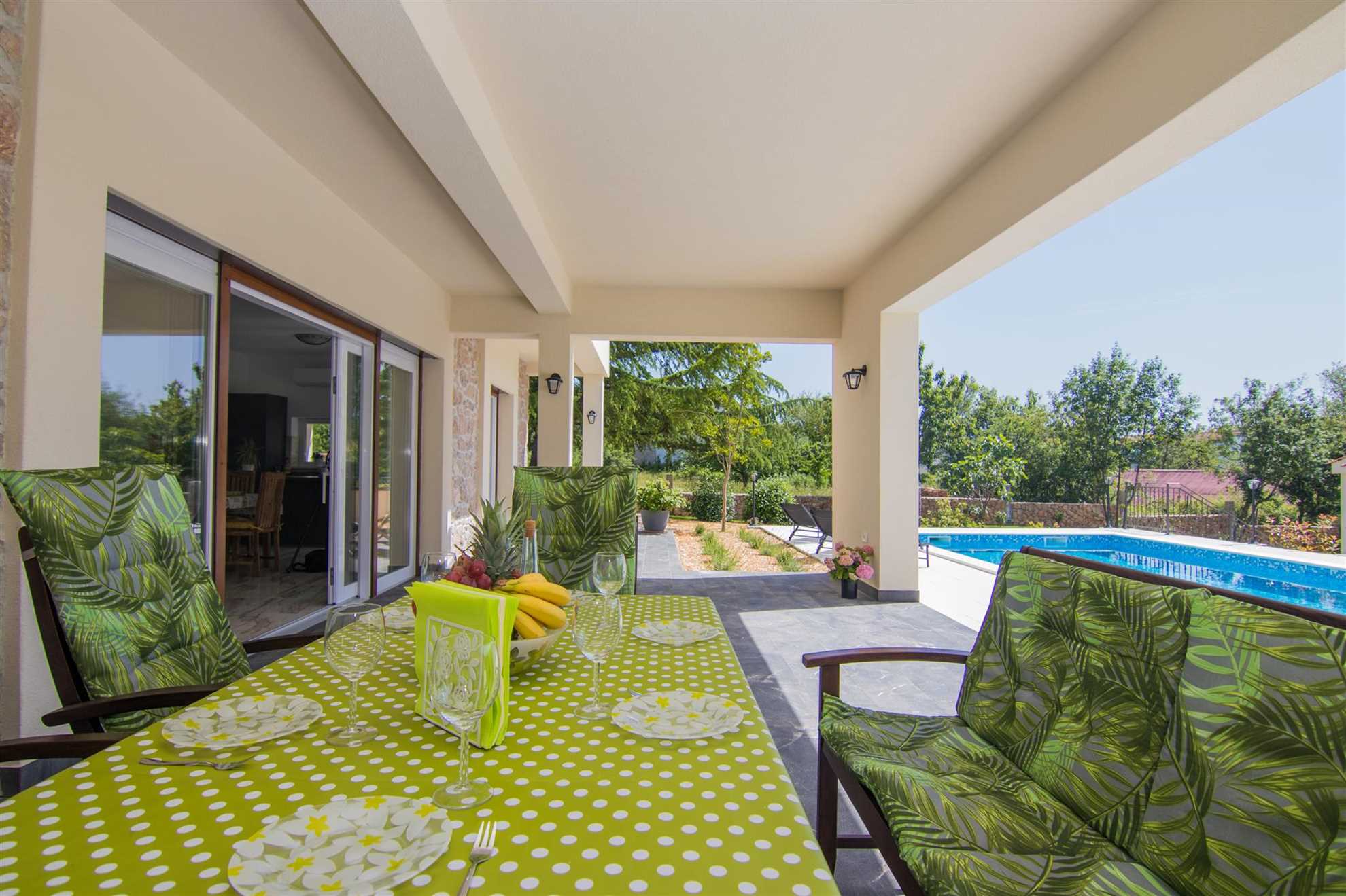 Villa Cedar with large swimming pool and summer kitchen