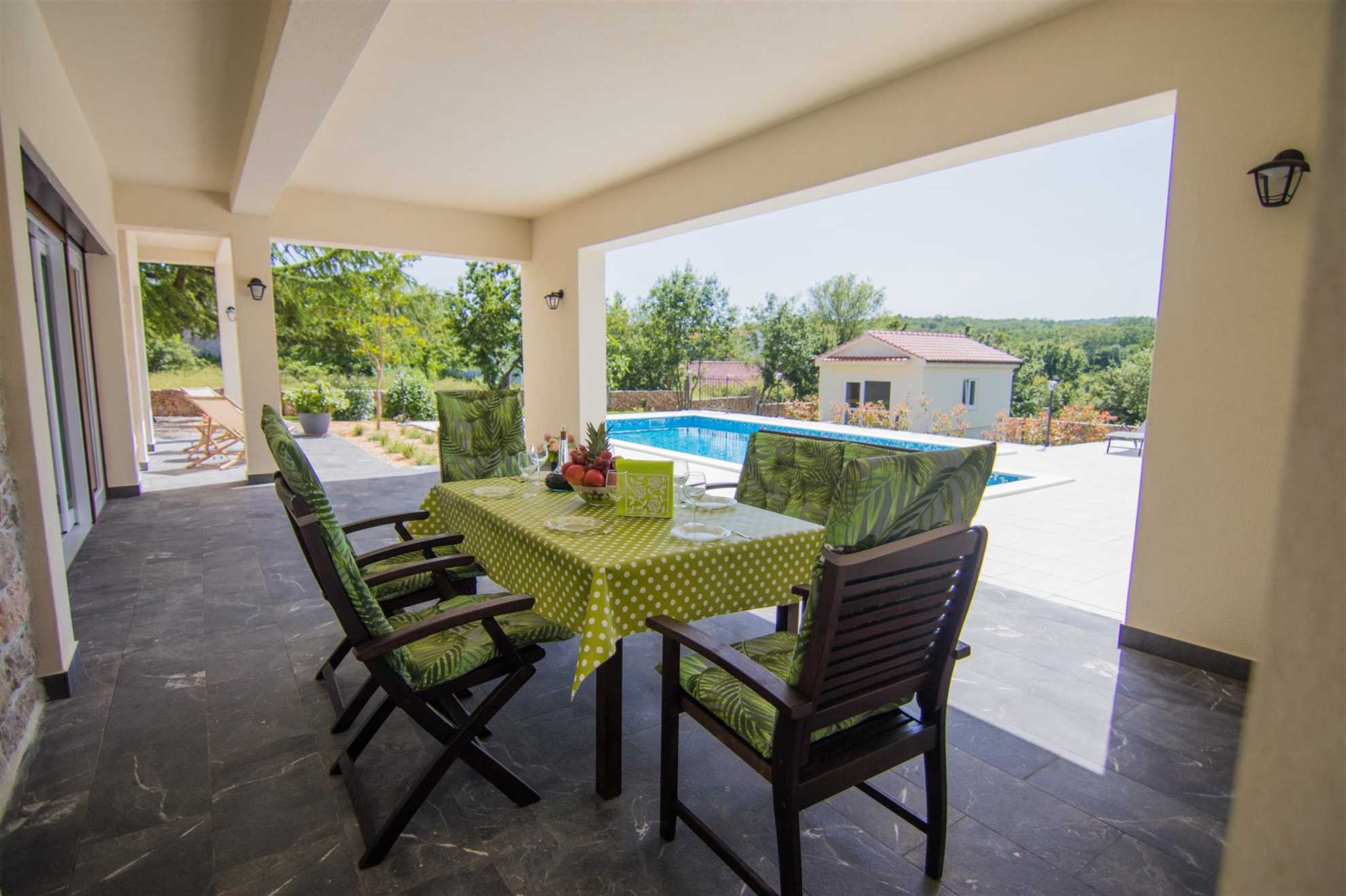 Villa Cedar with large swimming pool and summer kitchen