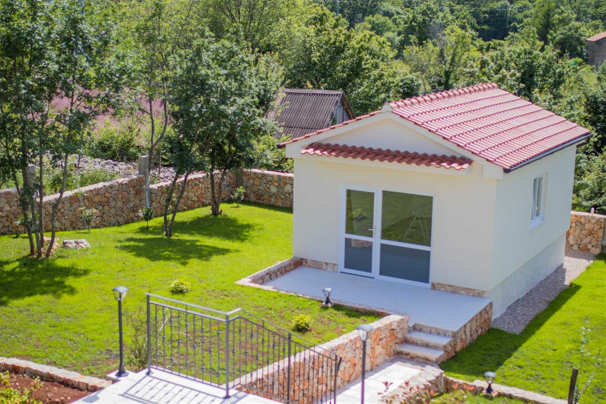 Villa Cedar with large swimming pool and summer kitchen