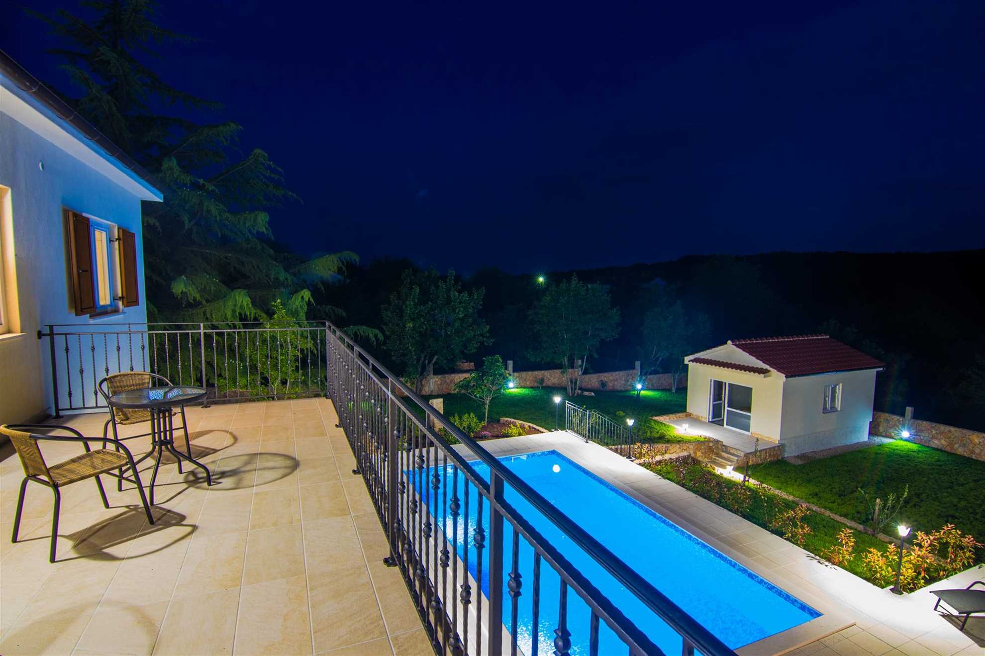 Villa Cedar with large swimming pool and summer kitchen