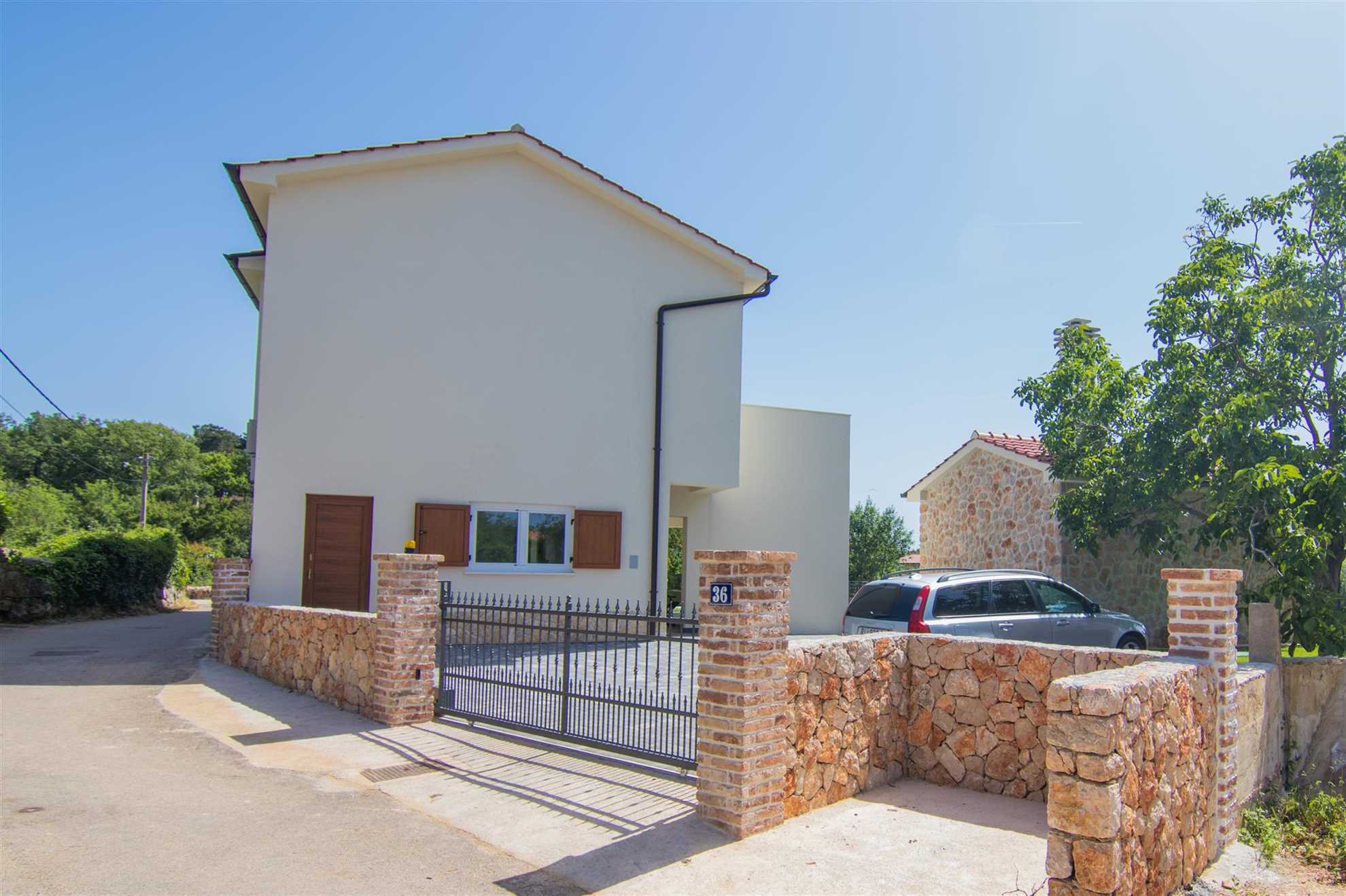 Villa Cedar with large swimming pool and summer kitchen