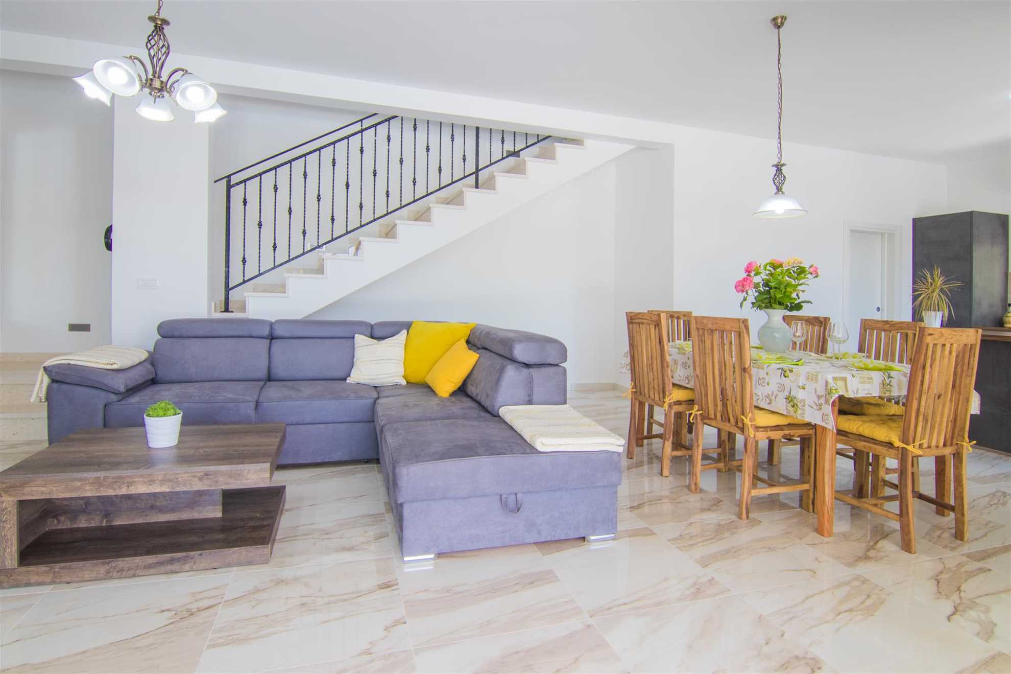 Villa Cedar with large swimming pool and summer kitchen