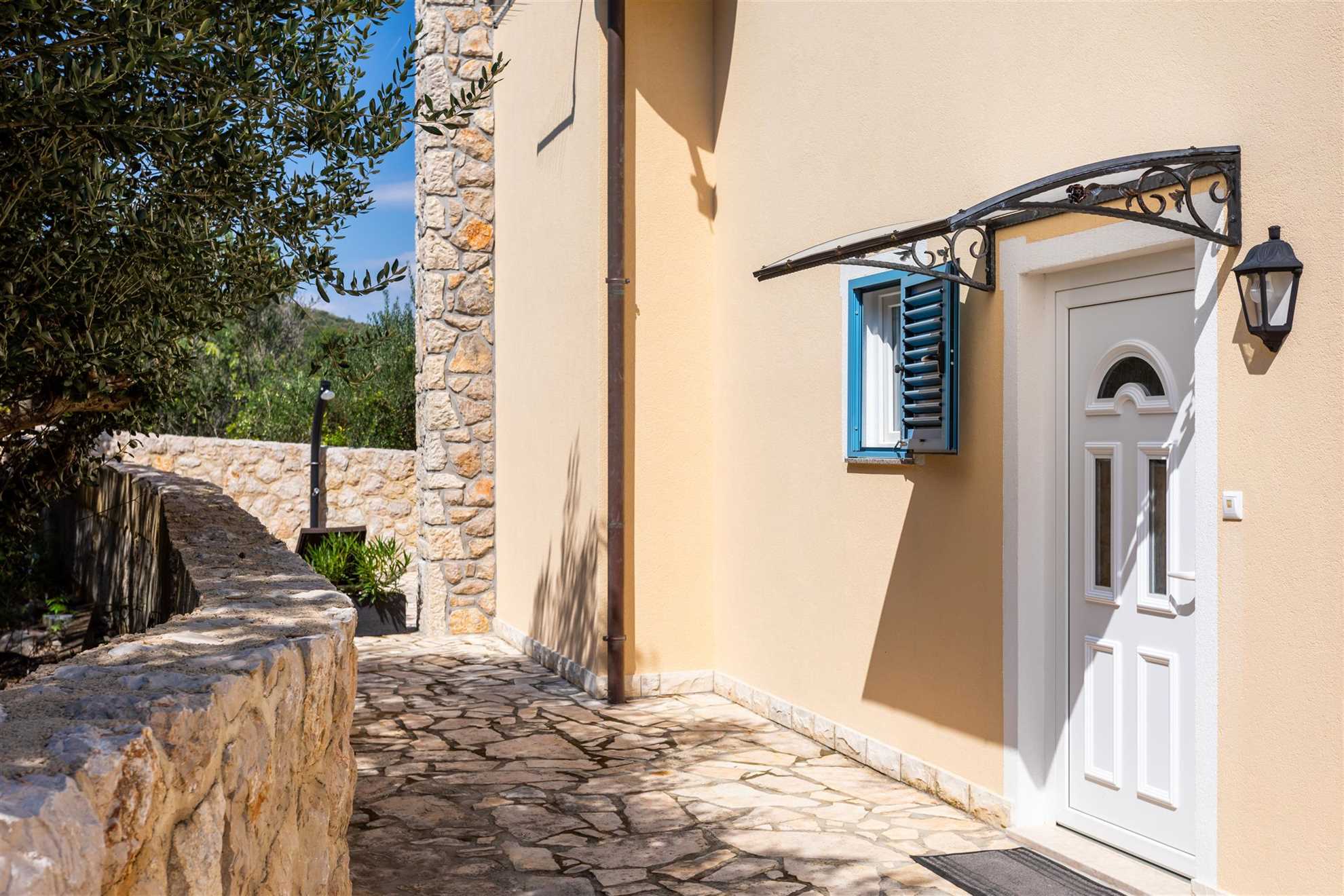 Villa Pinia s čudovitim pogledom na morje in z ogrevanim bazenom