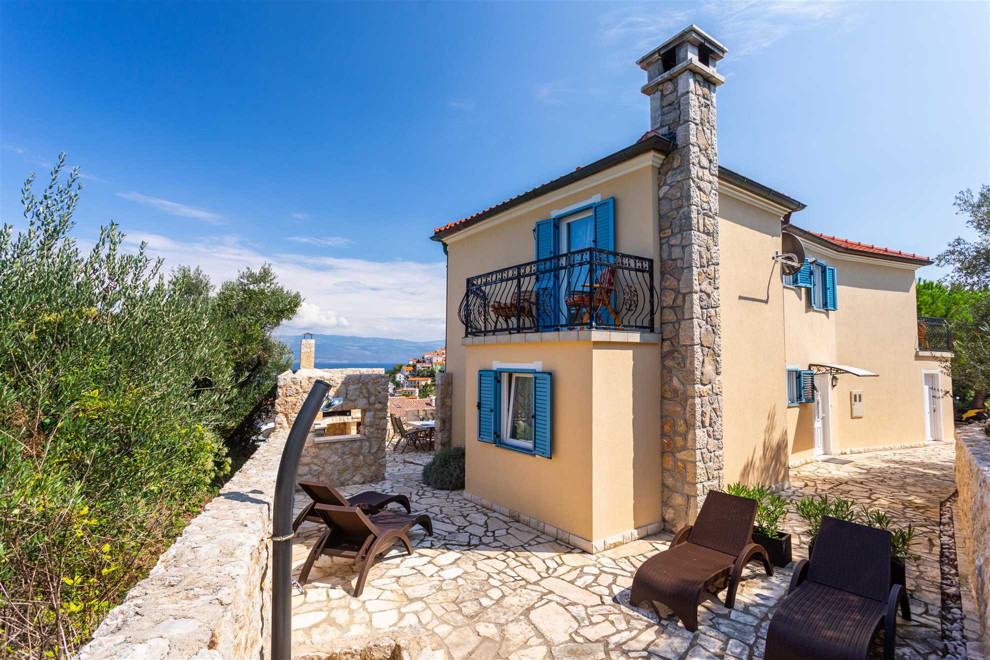 Villa Pinia s čudovitim pogledom na morje in z ogrevanim bazenom