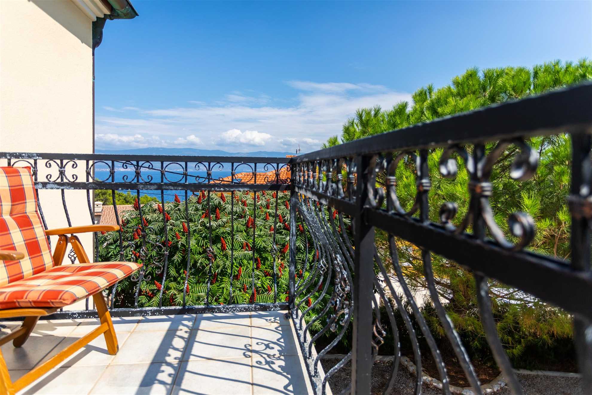 Villa Pinia s čudovitim pogledom na morje in z ogrevanim bazenom