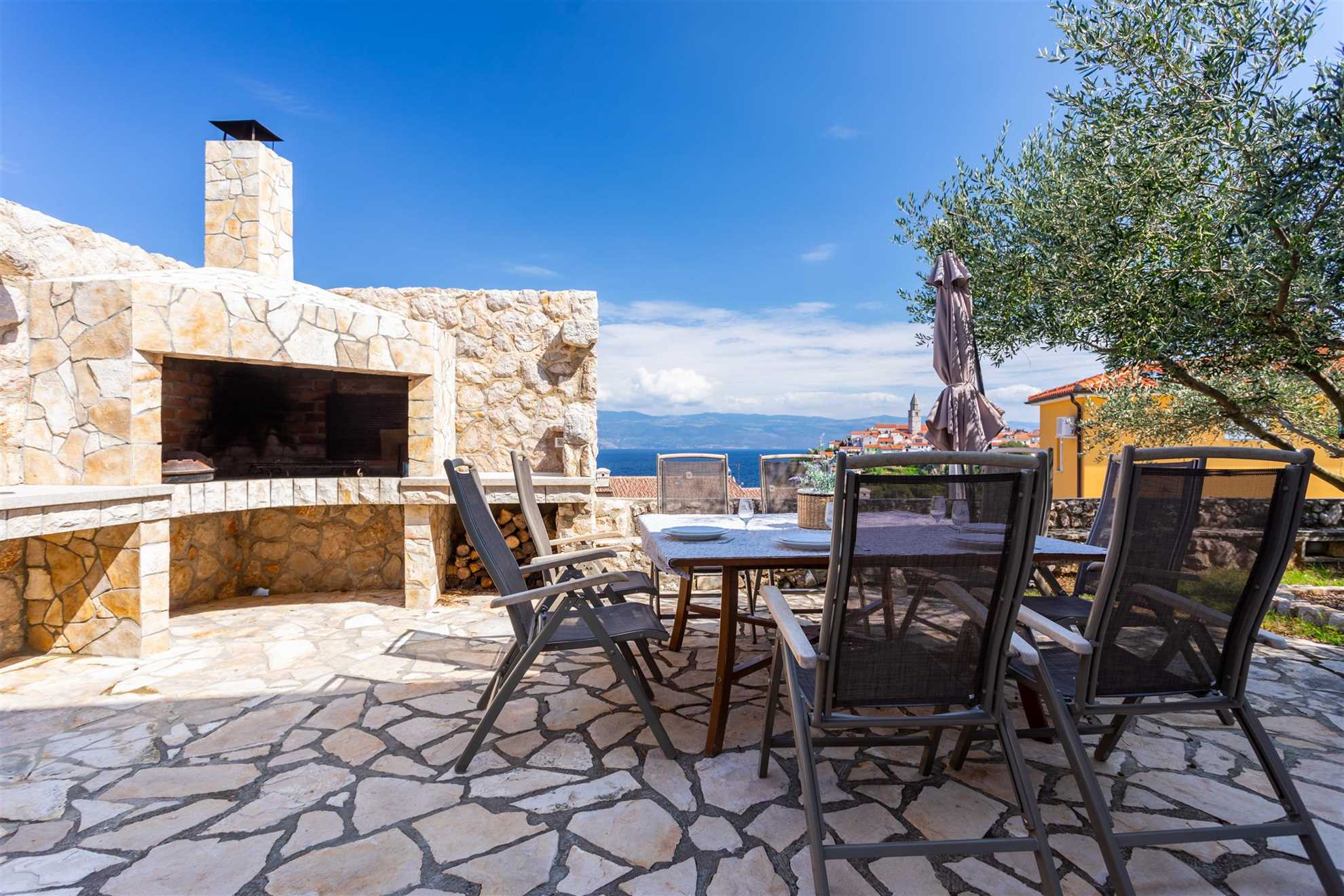 Villa Pinia s čudovitim pogledom na morje in z ogrevanim bazenom