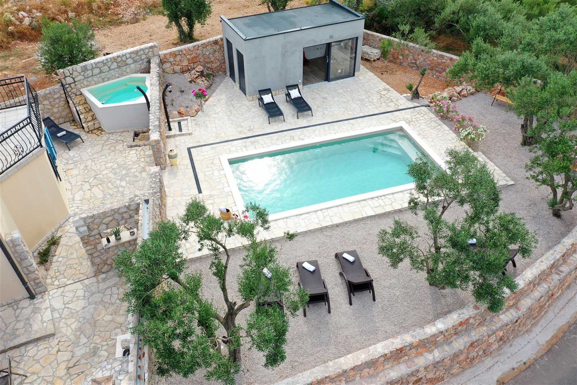 Villa Pinia s čudovitim pogledom na morje in z ogrevanim bazenom