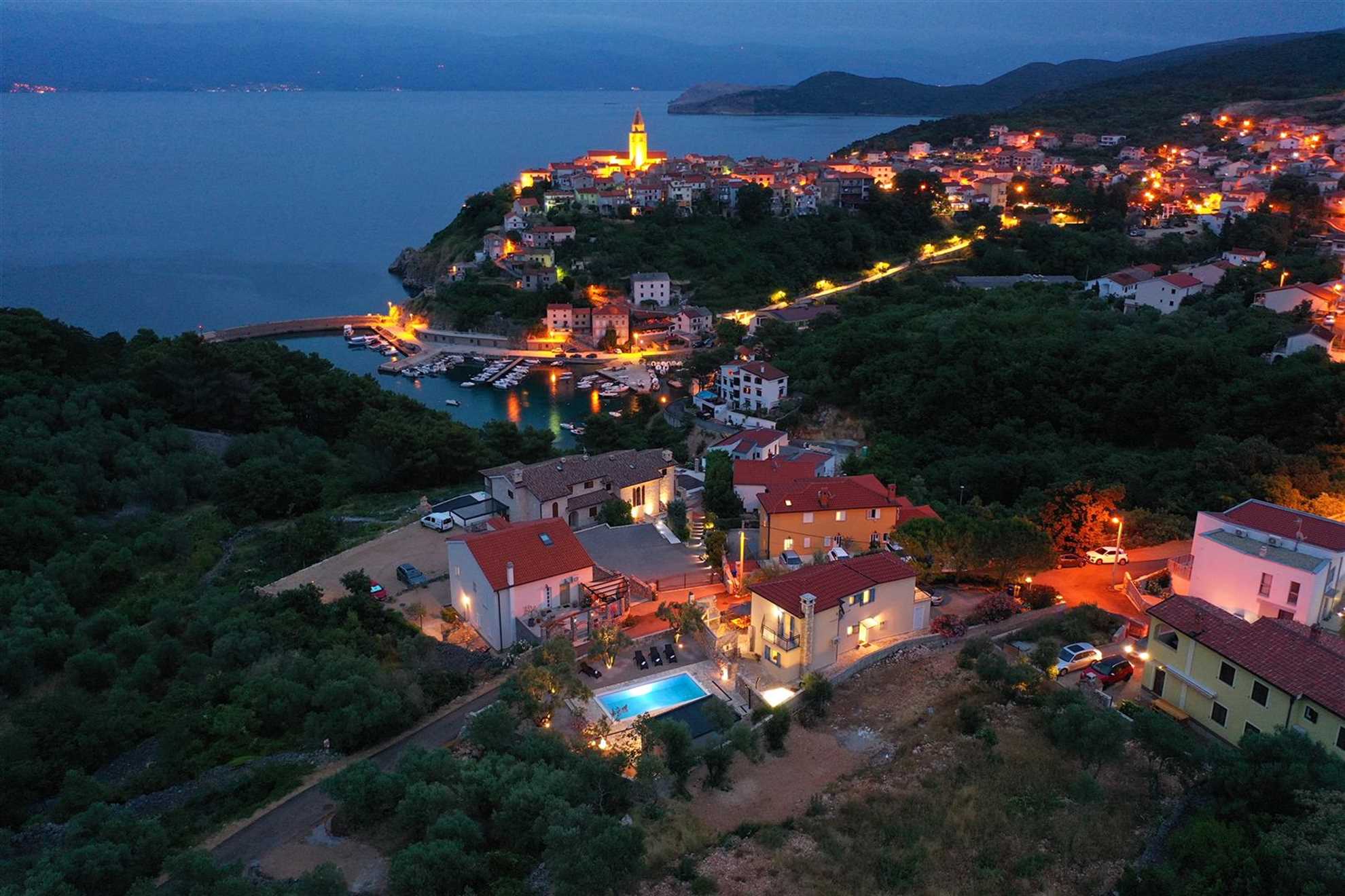 Villa Pinia s čudovitim pogledom na morje in z ogrevanim bazenom