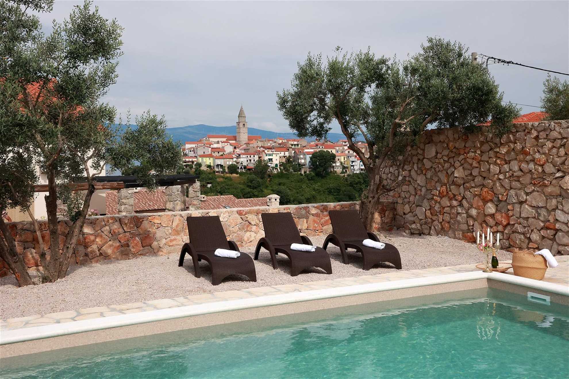 Villa Pinia s čudovitim pogledom na morje in z ogrevanim bazenom