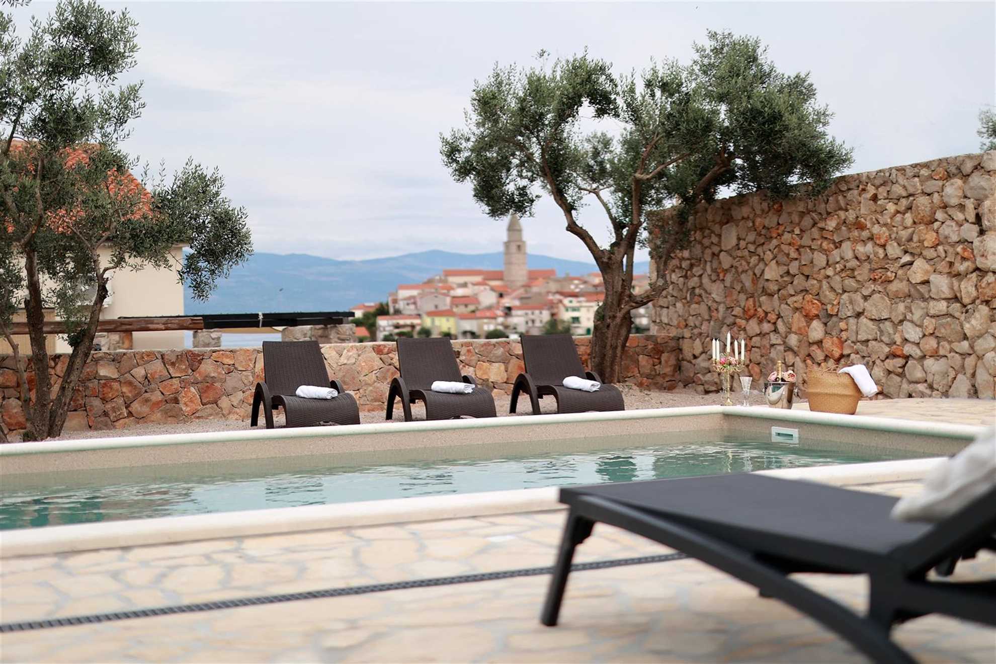 Villa Pinia s čudovitim pogledom na morje in z ogrevanim bazenom
