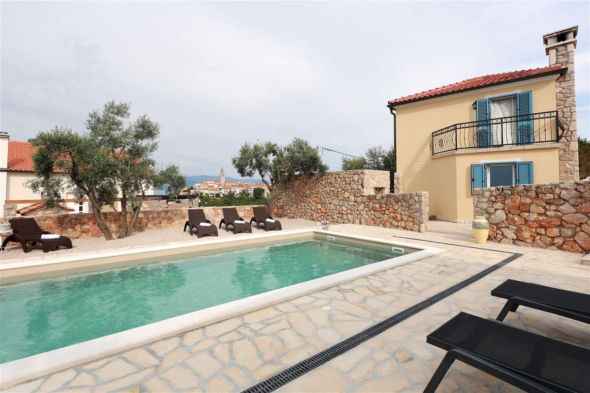 Villa Pinia s čudovitim pogledom na morje in z ogrevanim bazenom