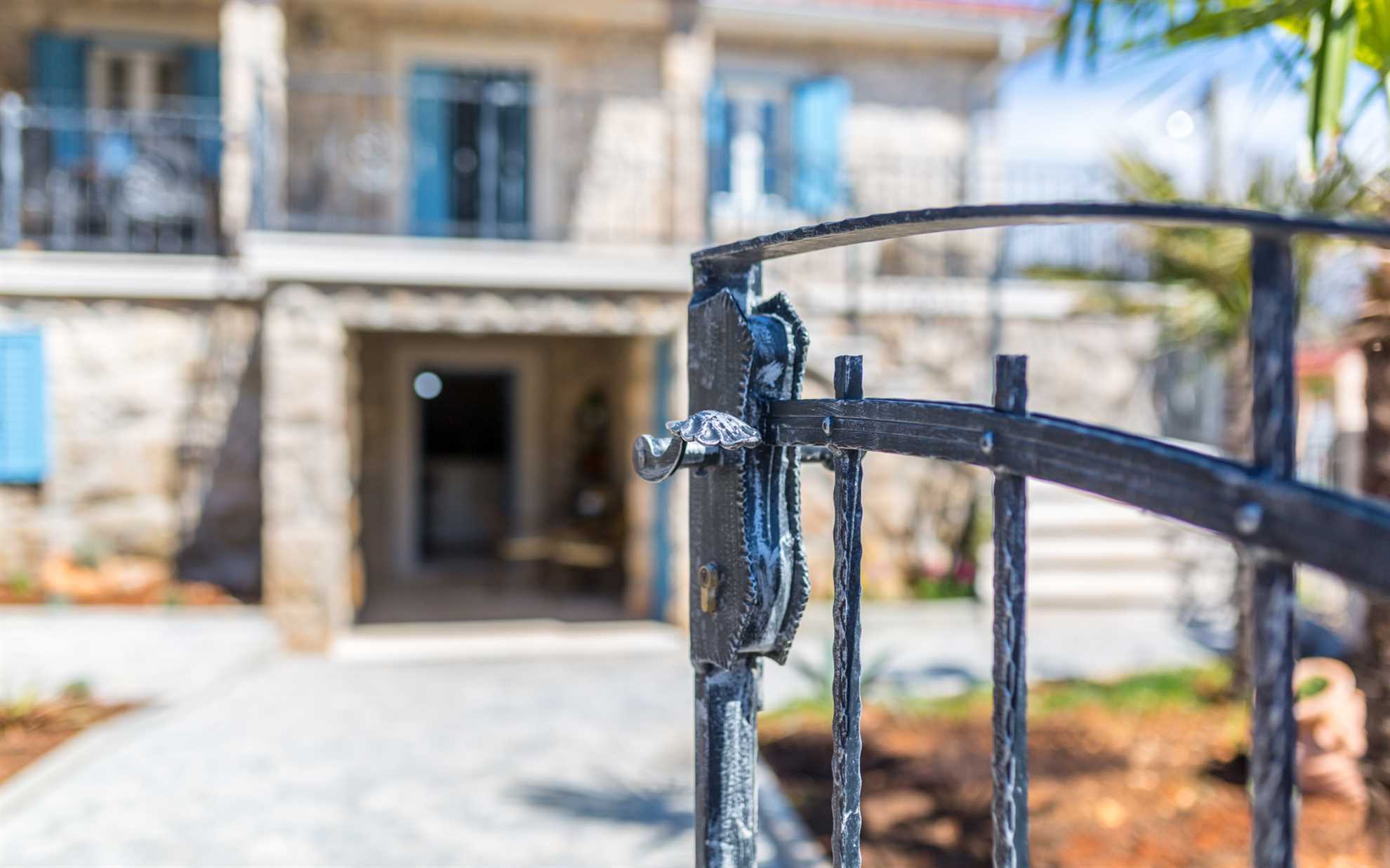 Apartman u kamenoj kući s privatnim i grijanim bazenom